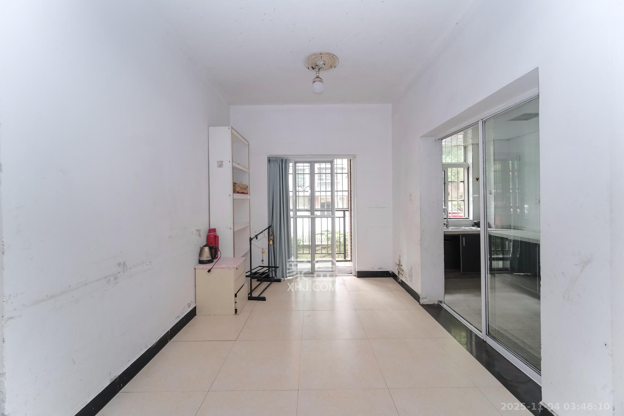 山水湾  1室2厅1卫    65.0万客厅