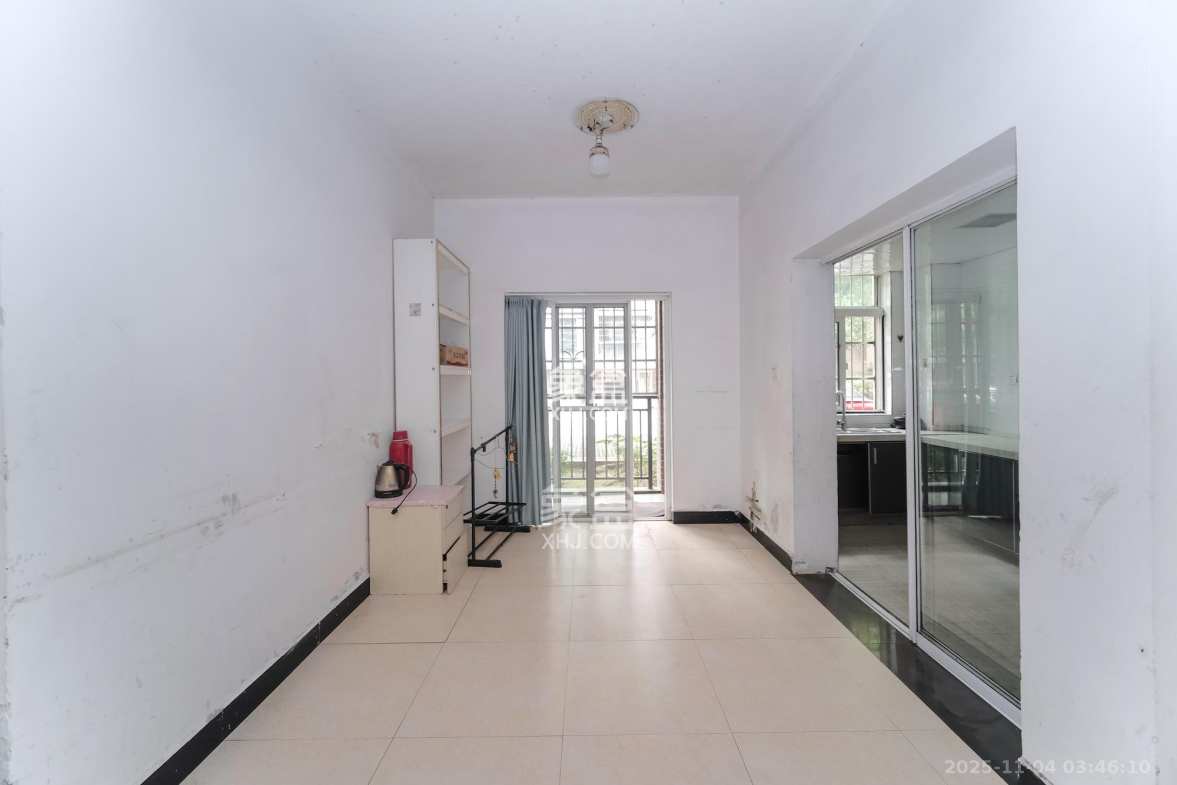 山水湾 1室2厅1卫 65.0万 山水湾 1室2厅1卫 65.0万客厅