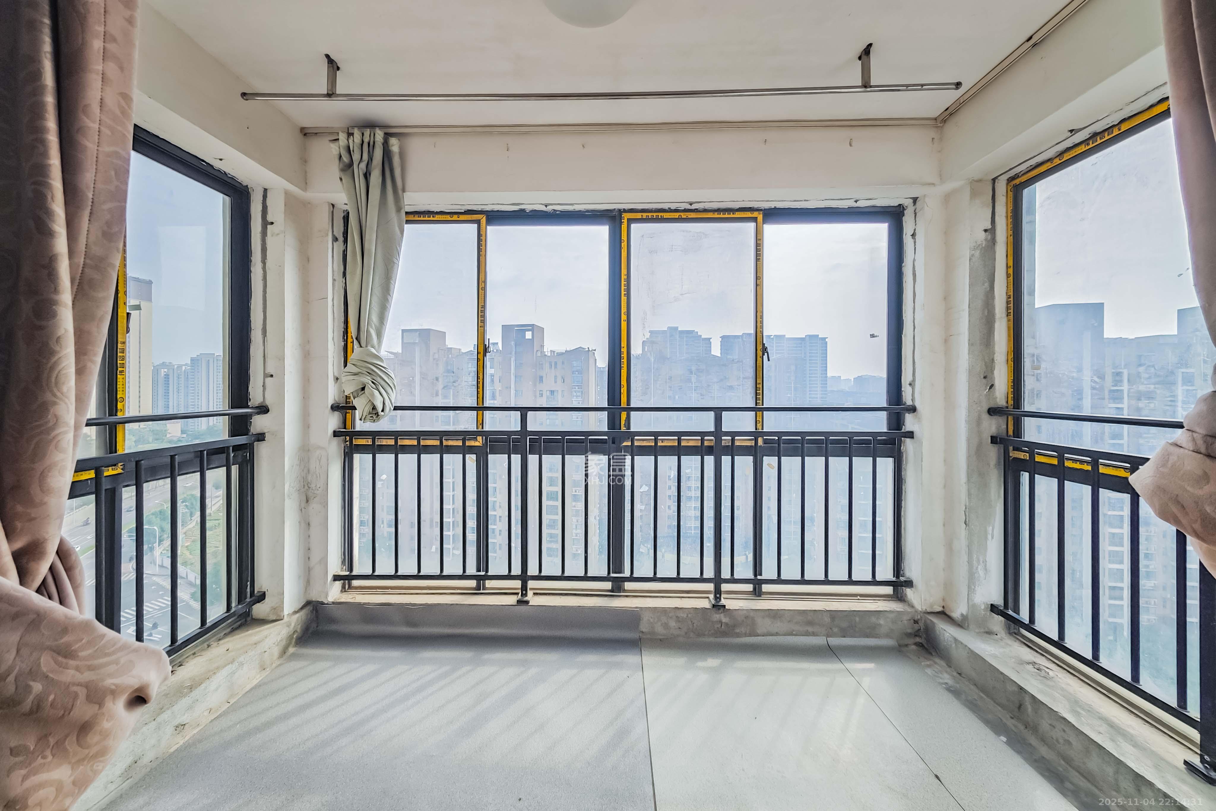 海拔东方  4室2厅2卫    98.0万其他