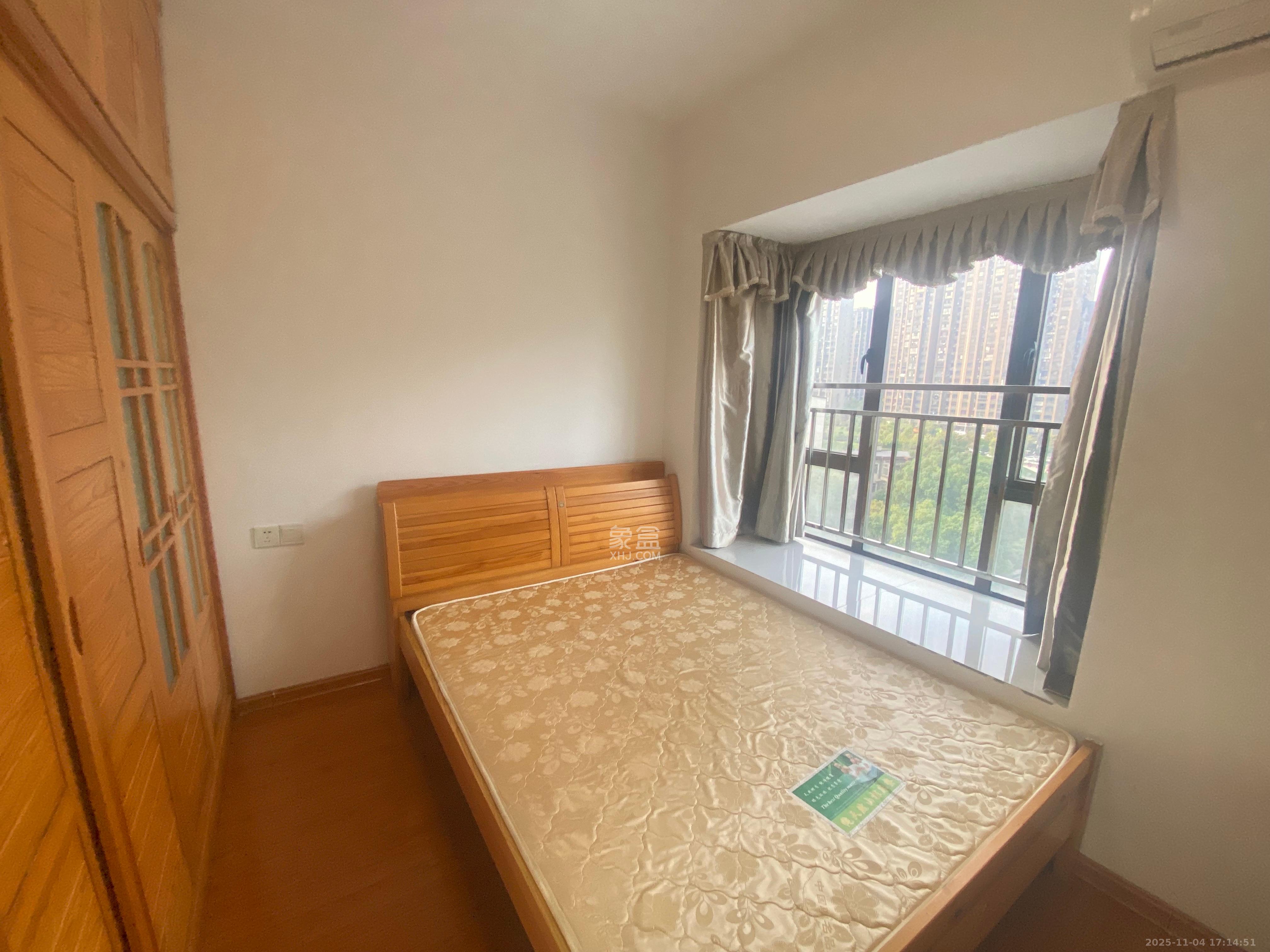 高信向日葵 3室2厅1卫 2600.0元/月 高信向日葵 3室2厅1卫 2600.0元/月室内图