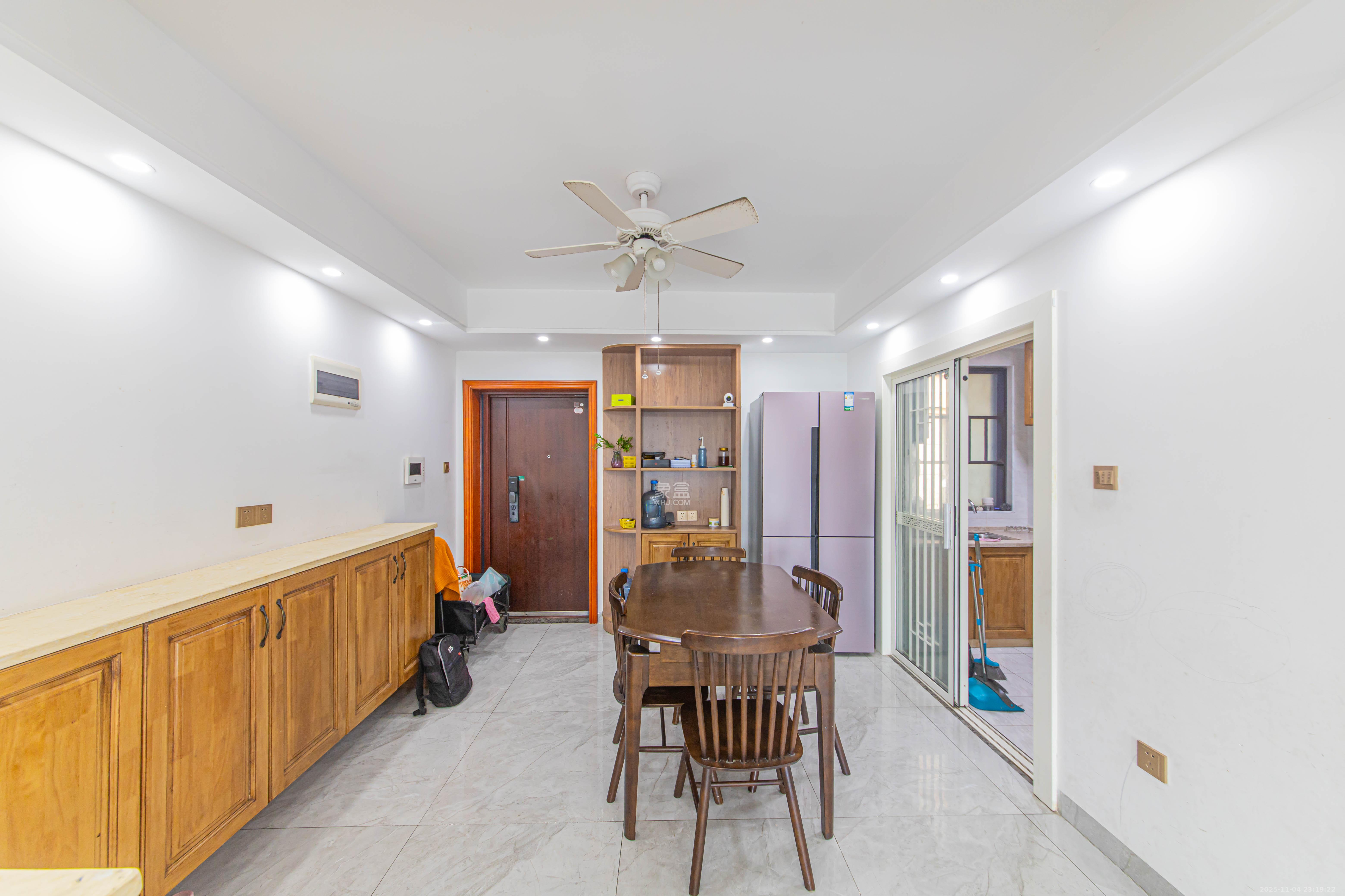 鑫远悦城（鑫远悦时代）  3室2厅1卫    86.0万客厅