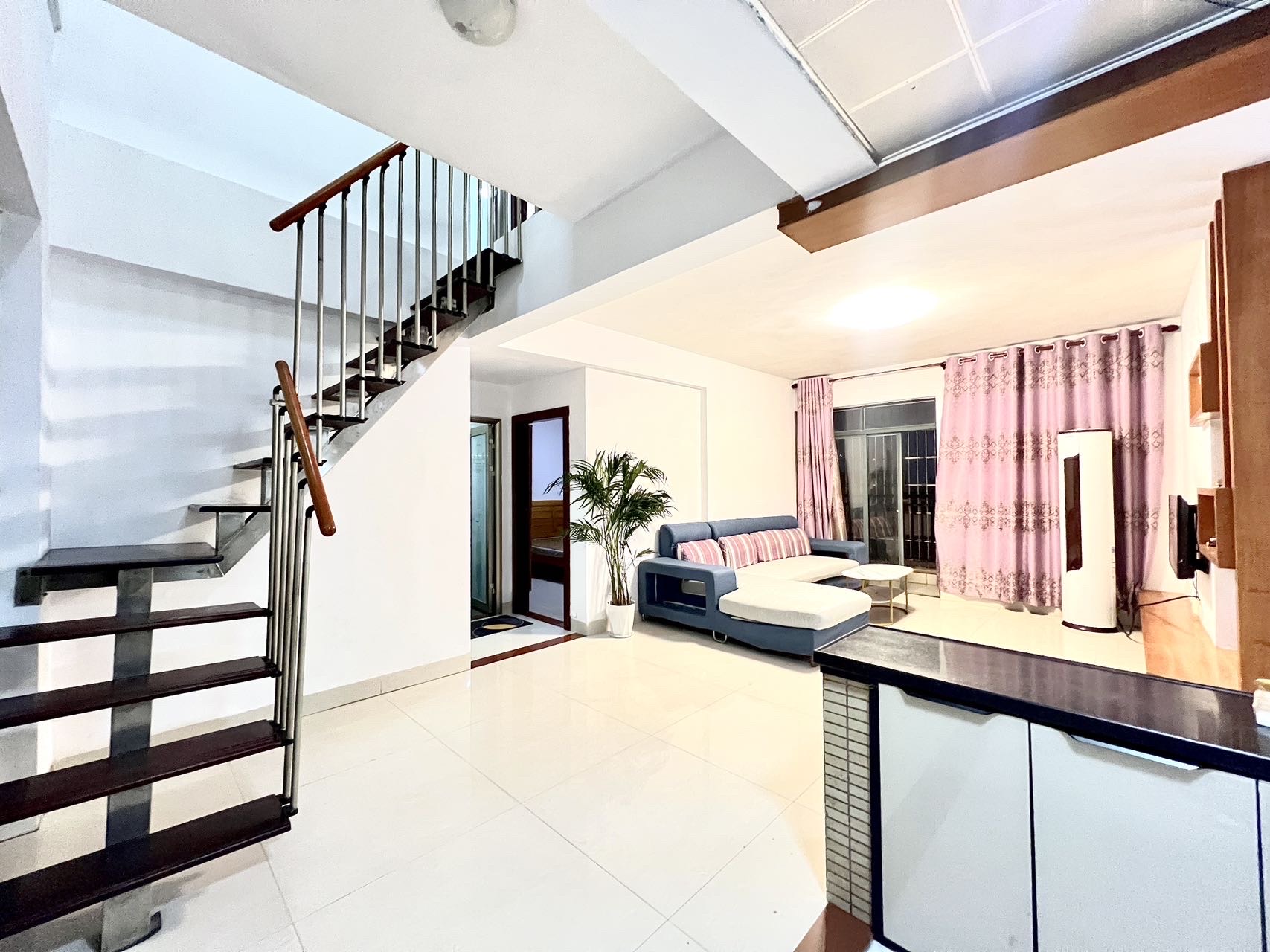 玉龙湾  5室2厅1卫    3300.0元/月室内图