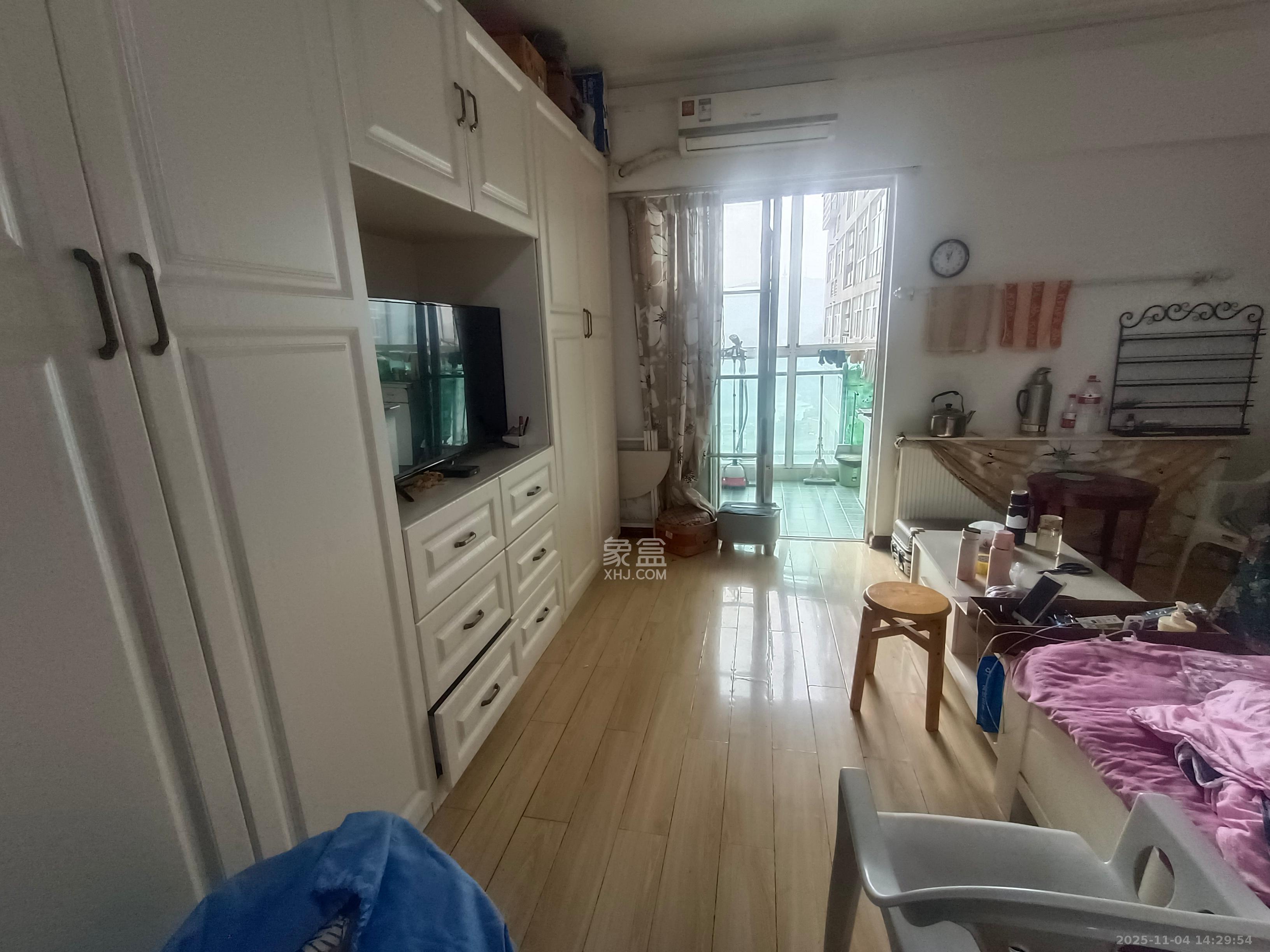 观湖公寓  1室1厅1卫    1700.0元/月室内图