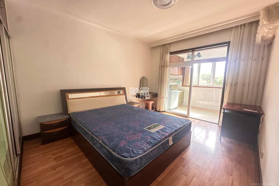 荷花园小区(安置房小区) 3室2厅1卫 2200.0元/月 荷花园小区(安置房小区) 3室2厅1卫 2200.0元/月室内图