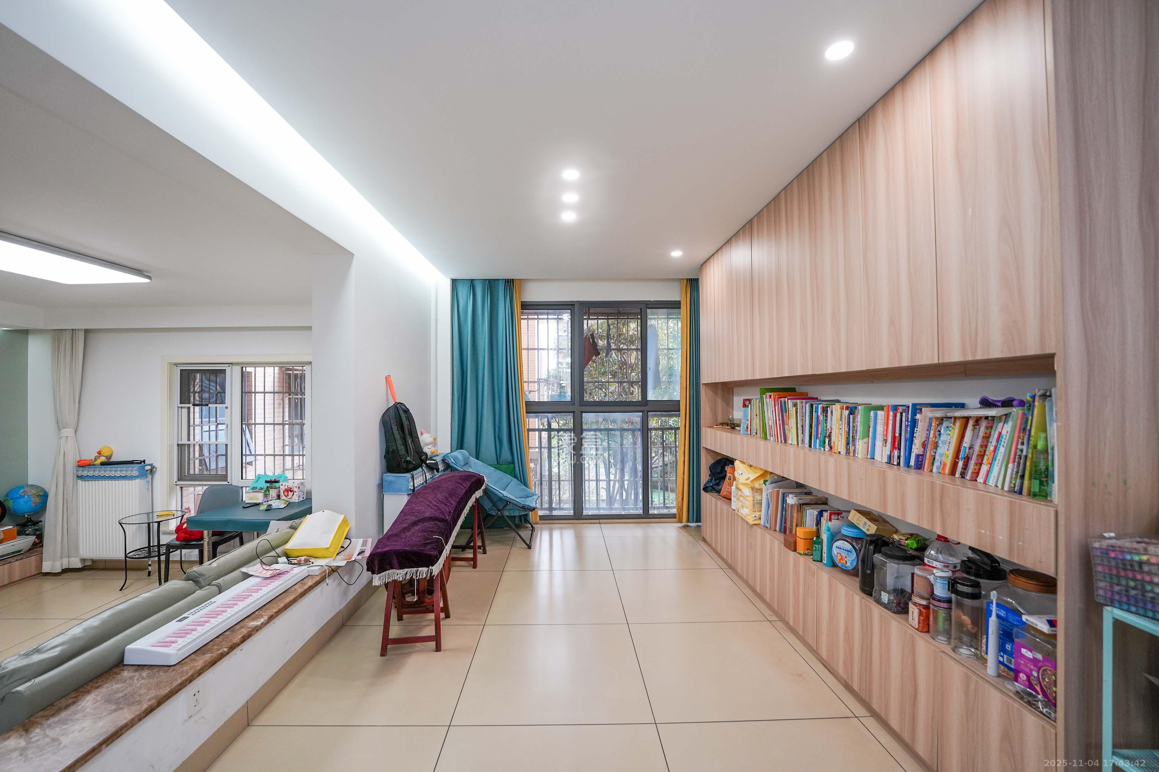 嘉华城(一期) 4室2厅2卫 126.0万 嘉华城(一期) 4室2厅2卫 126.0万客厅