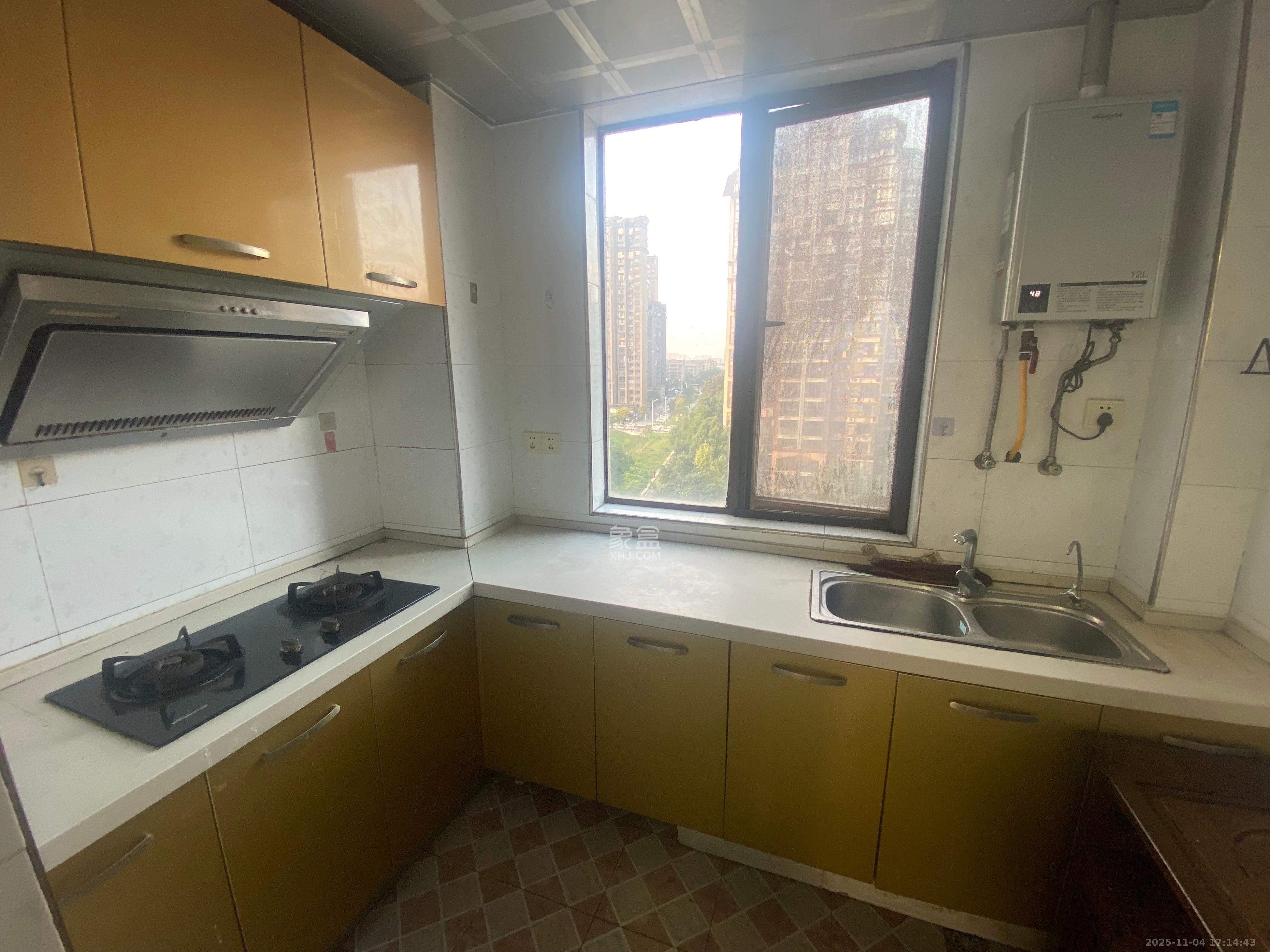 高信向日葵  3室2厅1卫    2600.0元/月室内图