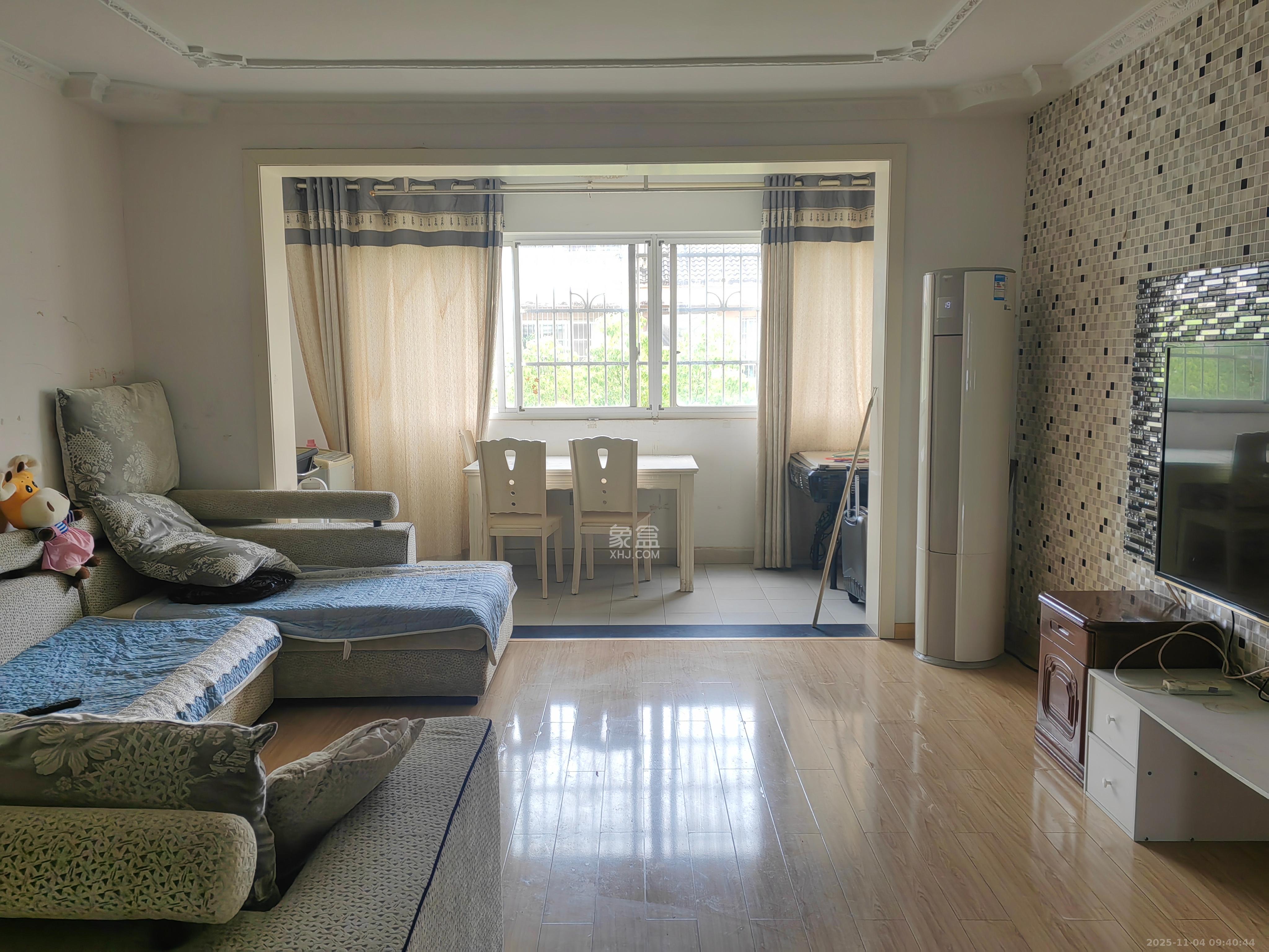 龙吉湾小区（龙瑞尚苑）  3室2厅2卫    1700.0元/月