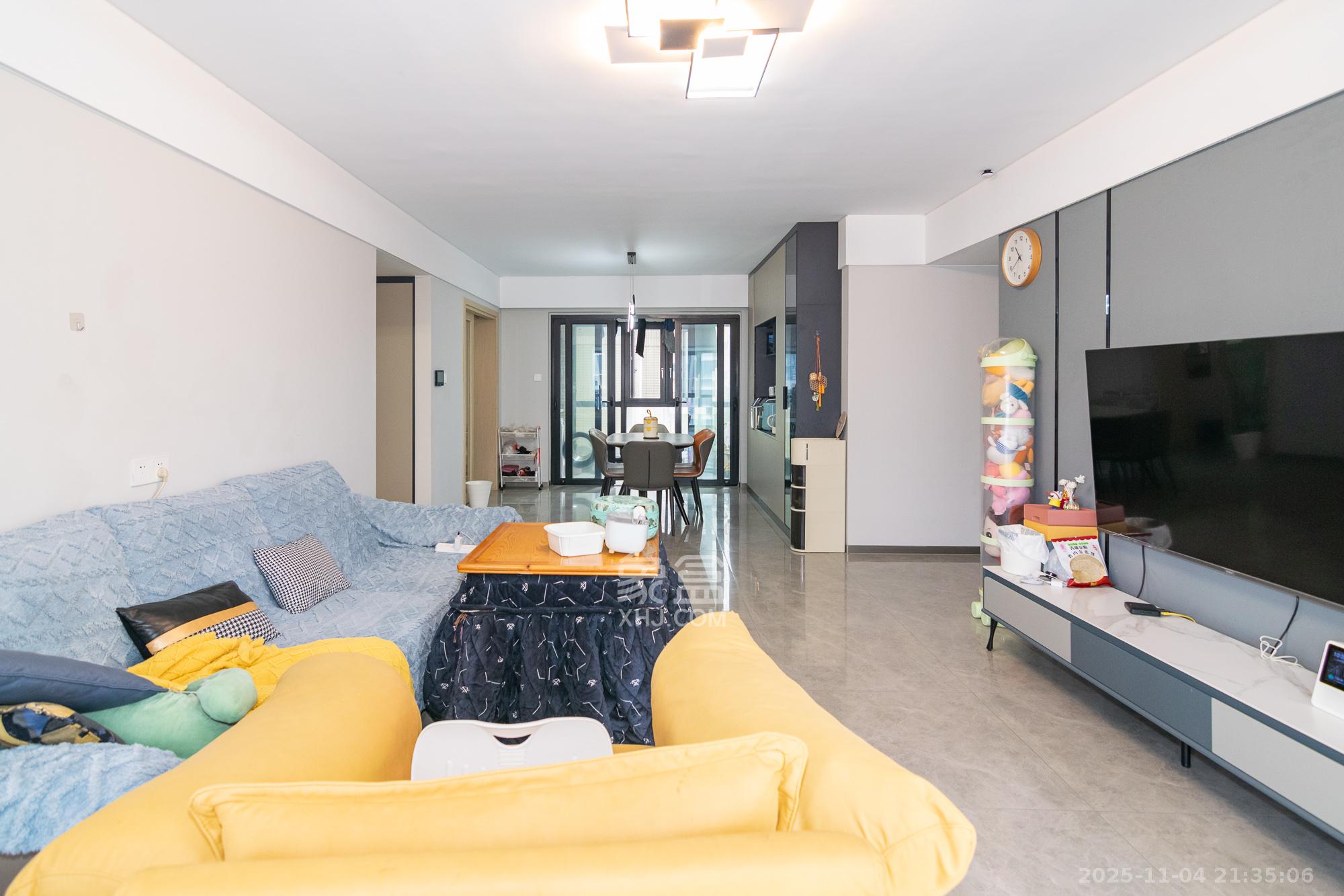 时代年华 4室2厅2卫 128.0万 时代年华 4室2厅2卫 128.0万客厅