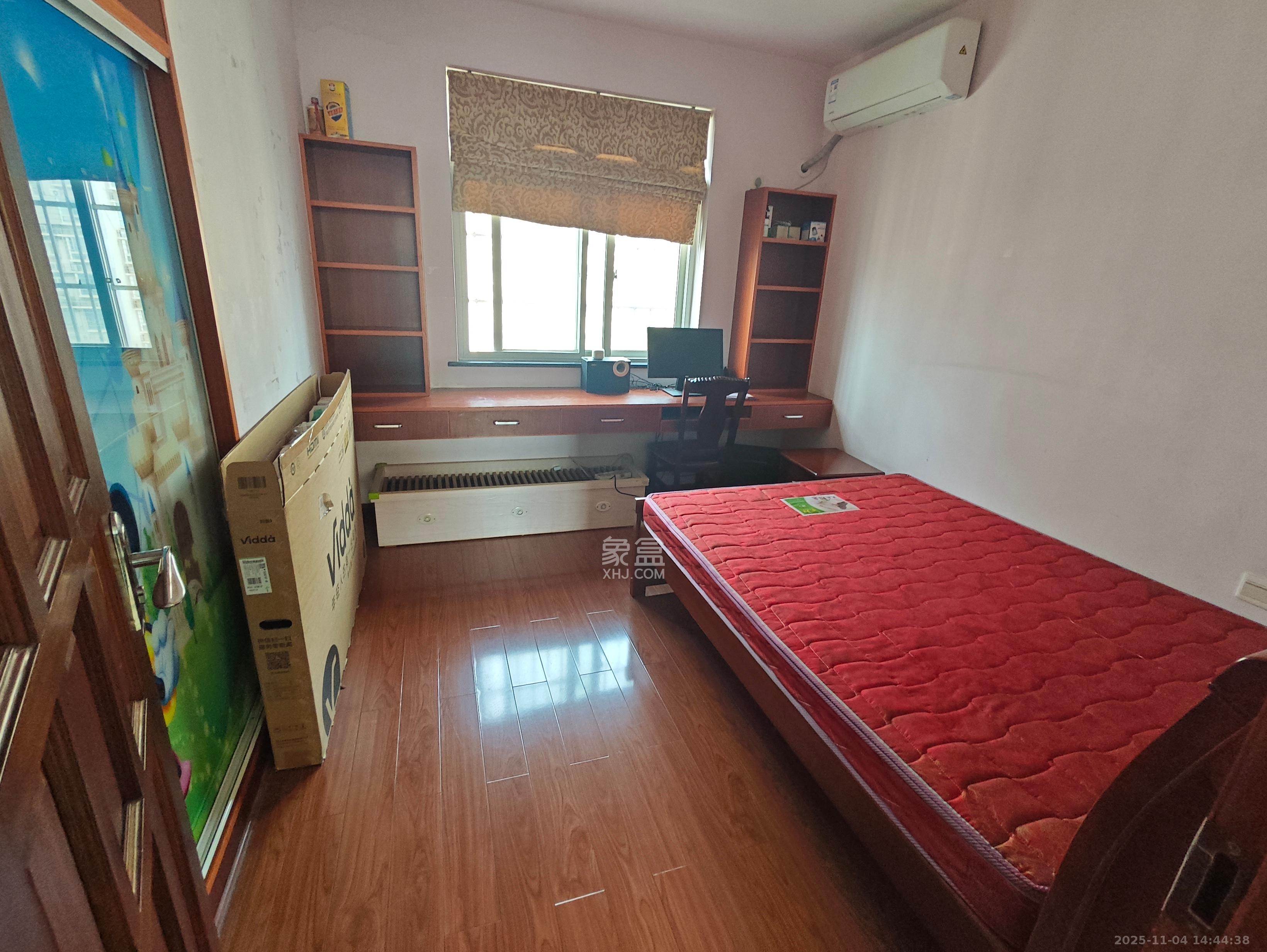 黎郡新宇康景园  3室2厅2卫    2400.0元/月室内图