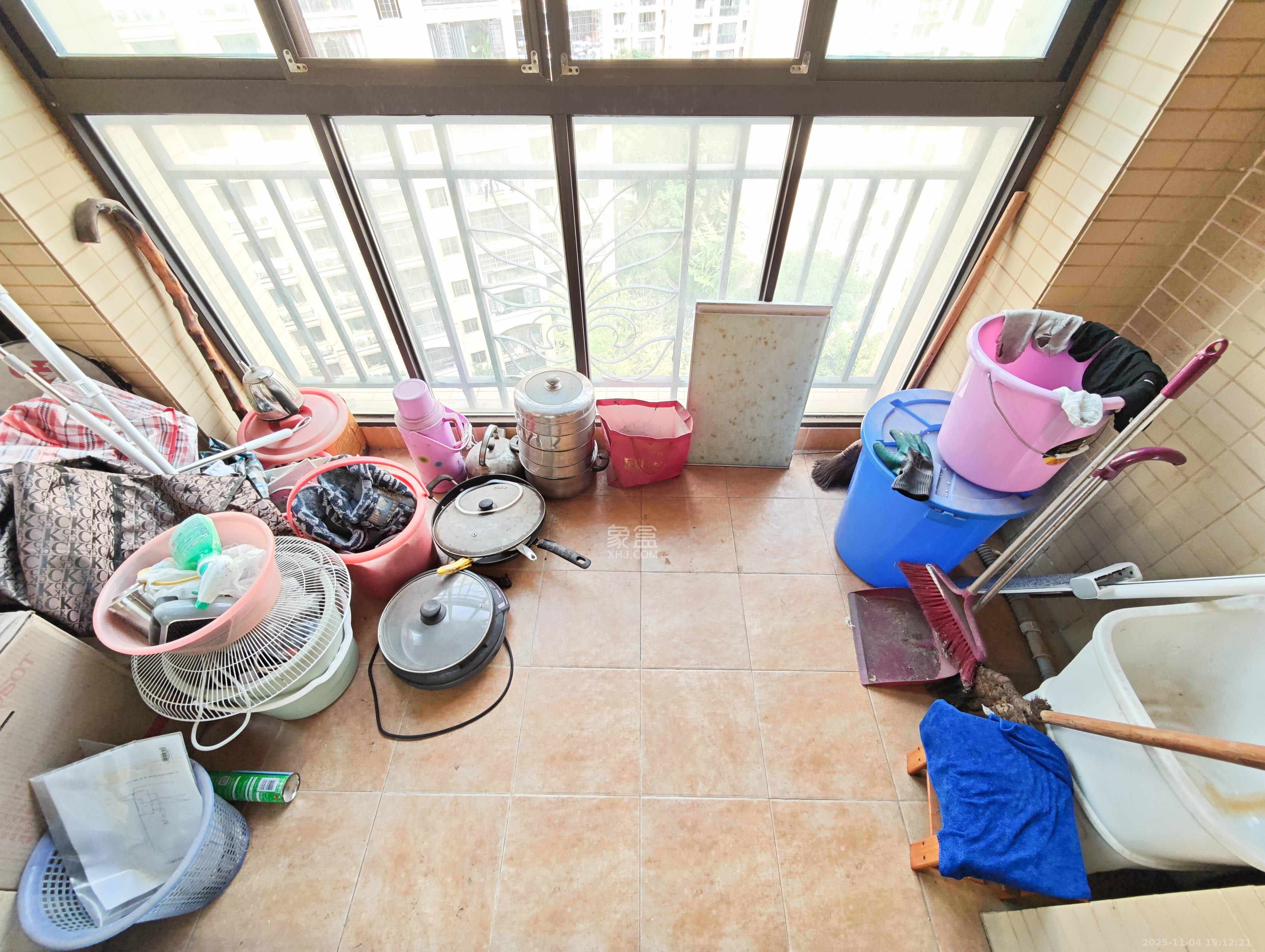 宏聚地中海  4室2厅2卫    158.0万阳台