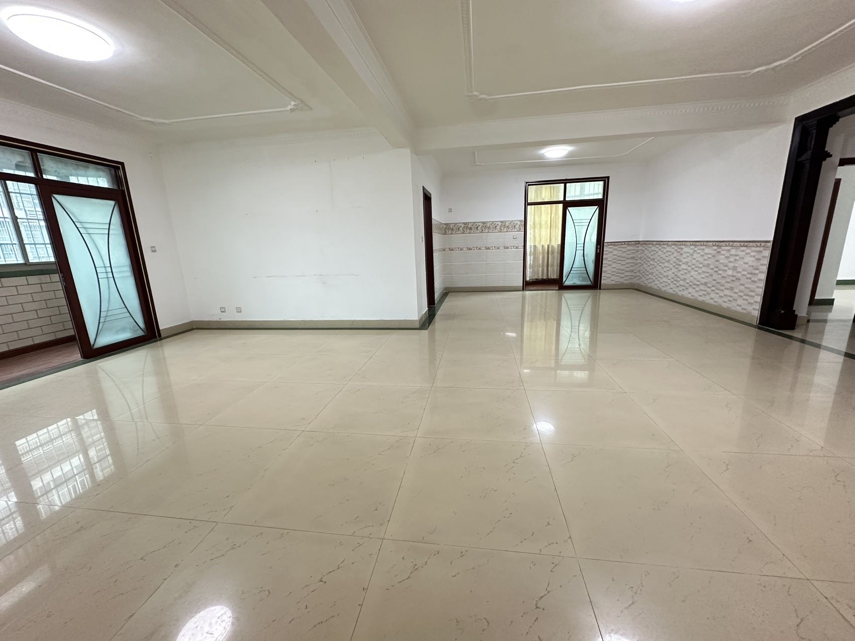 鑫华龙花园  1室0厅0卫    215.0万客厅