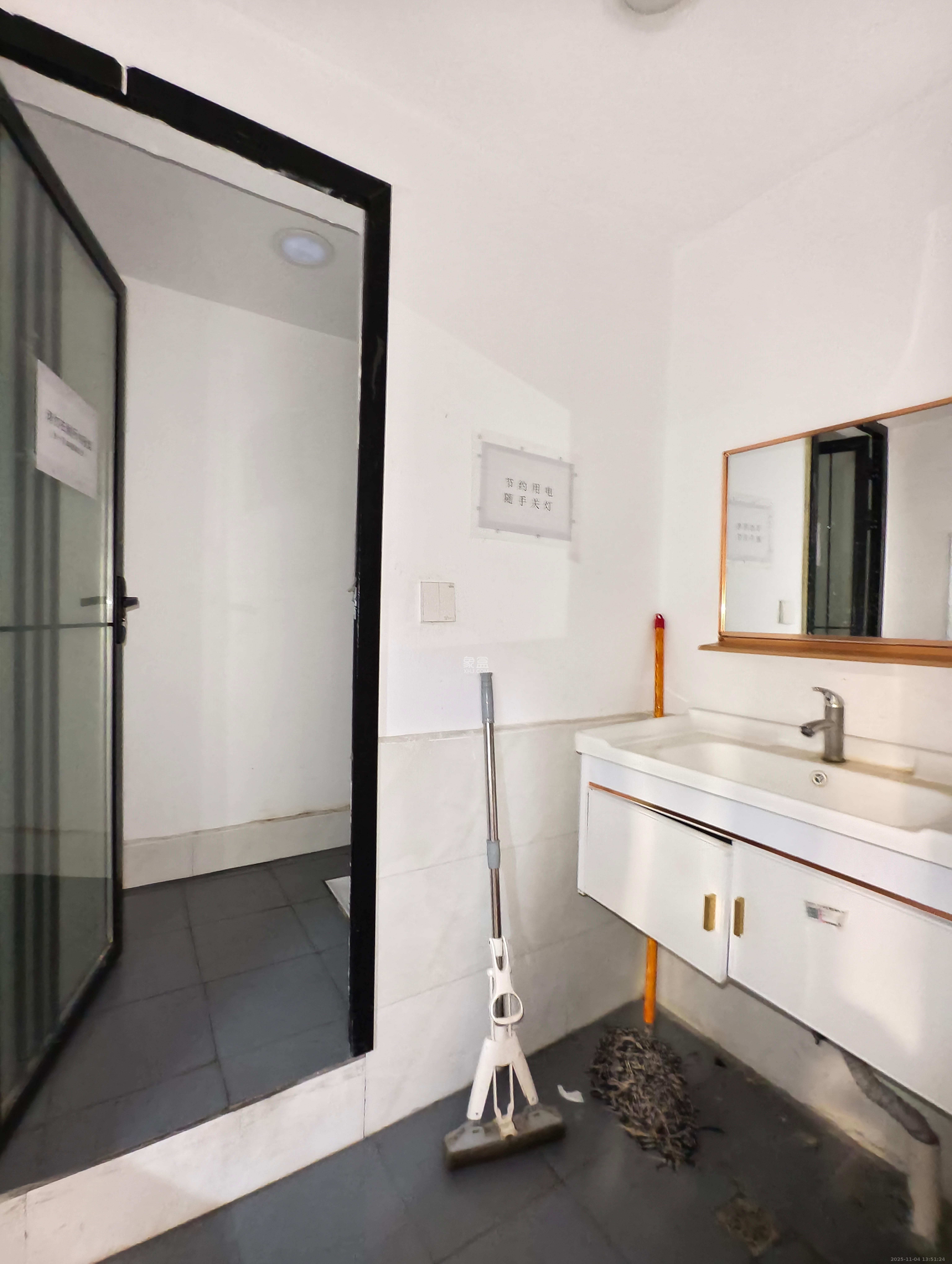 奥克斯广场  1室1厅1卫    3200.0元/月室内图