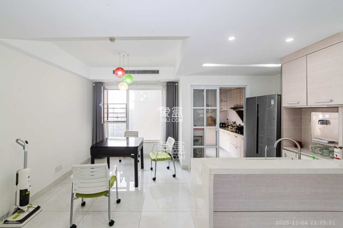 北辰三角洲D2区 4室2厅1卫 185.0万 北辰三角洲D2区 4室2厅1卫 185.0万客厅