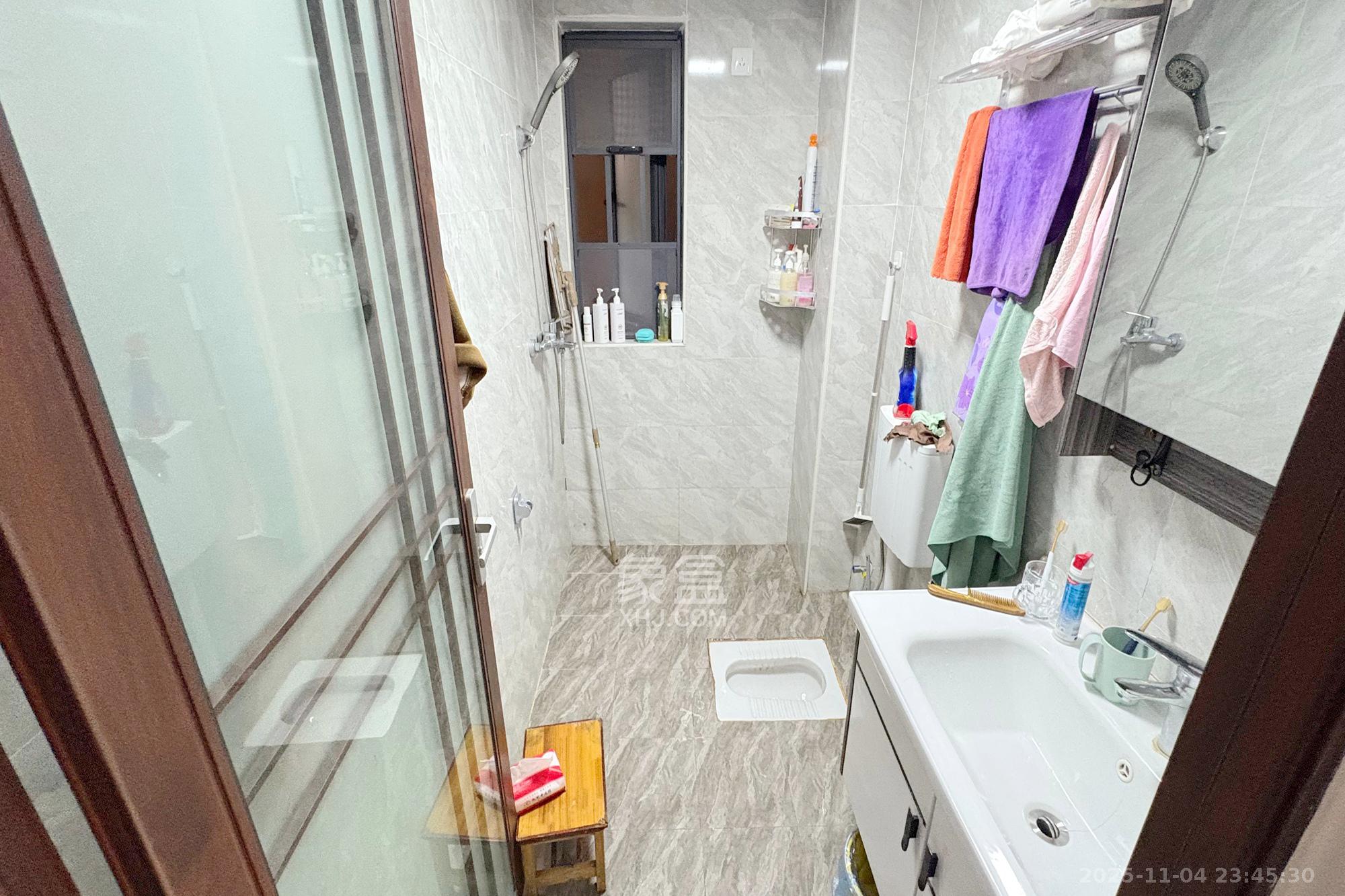 韭菜园嘉苑  2室1厅1卫    85.0万卫生间