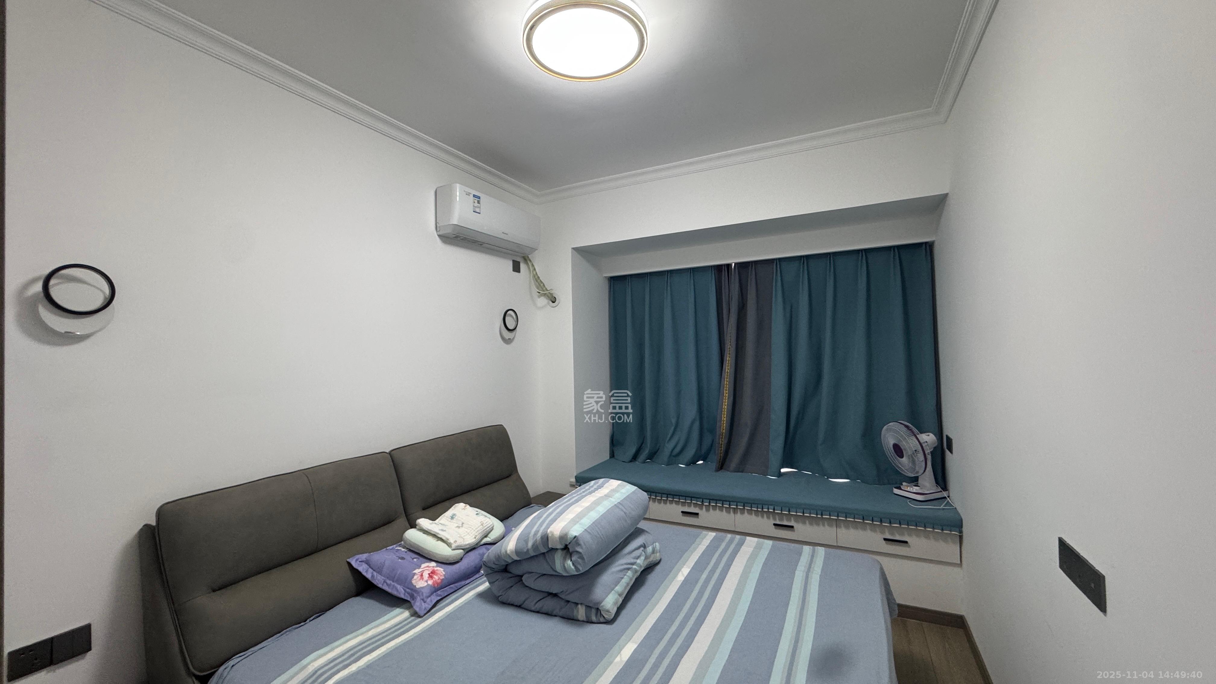 百合御都  3室2厅2卫    65.8万客厅