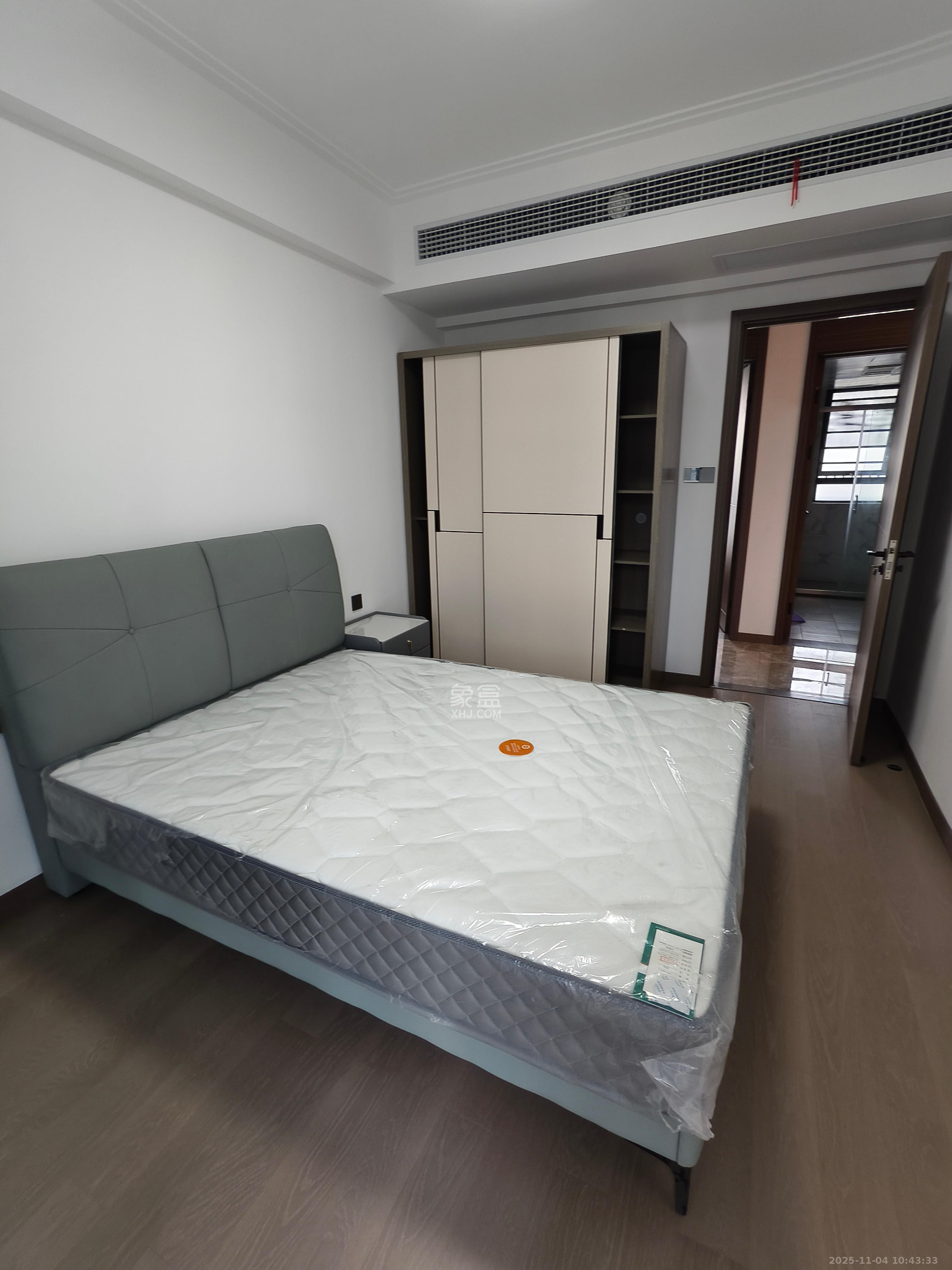 绿地V岛  1室0厅0卫    4300.0元/月 绿地V岛  1室0厅0卫    4300.0元/月室内图