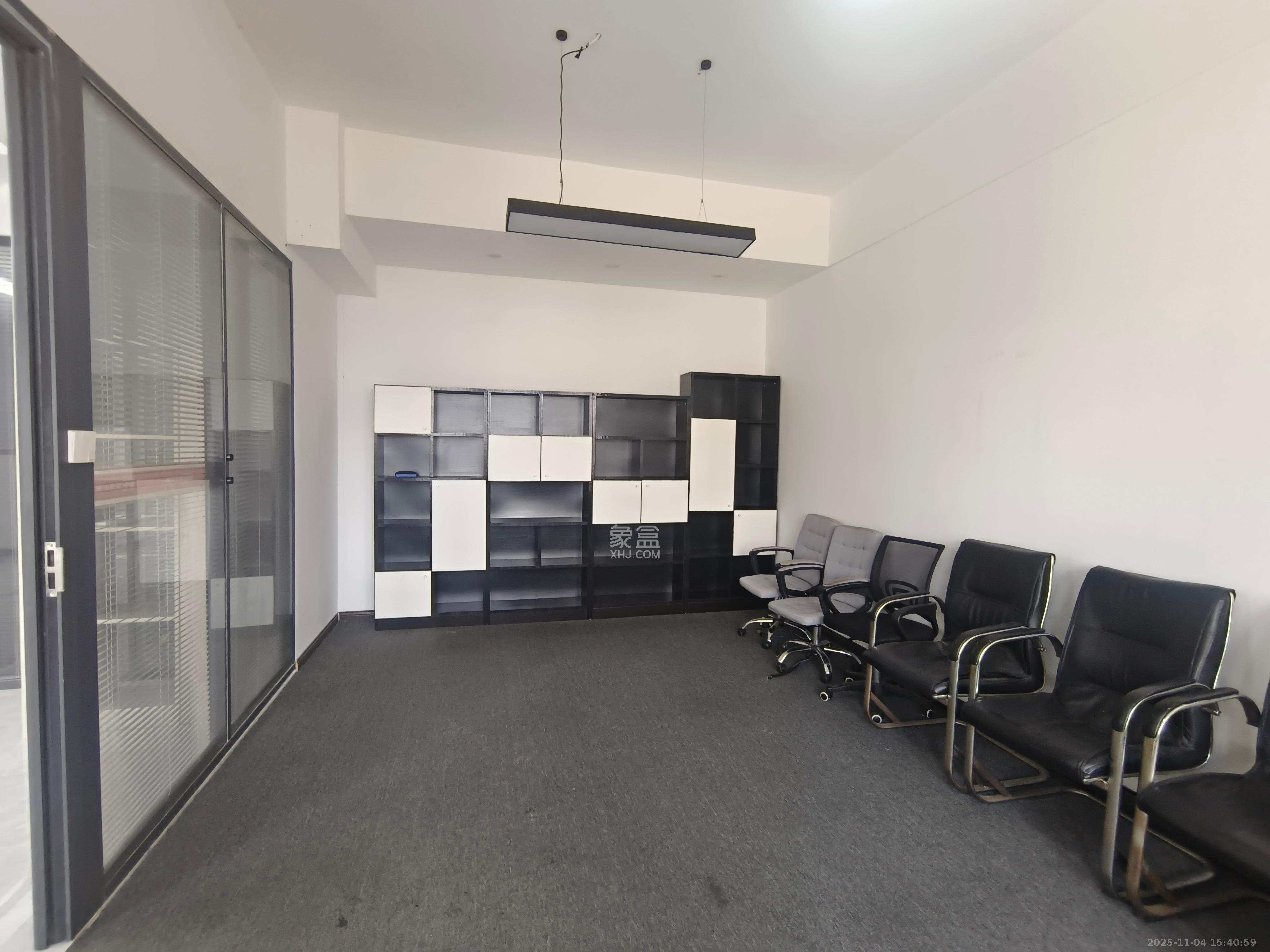 新世界广场  1室1厅1卫    7200.0元/月室内图