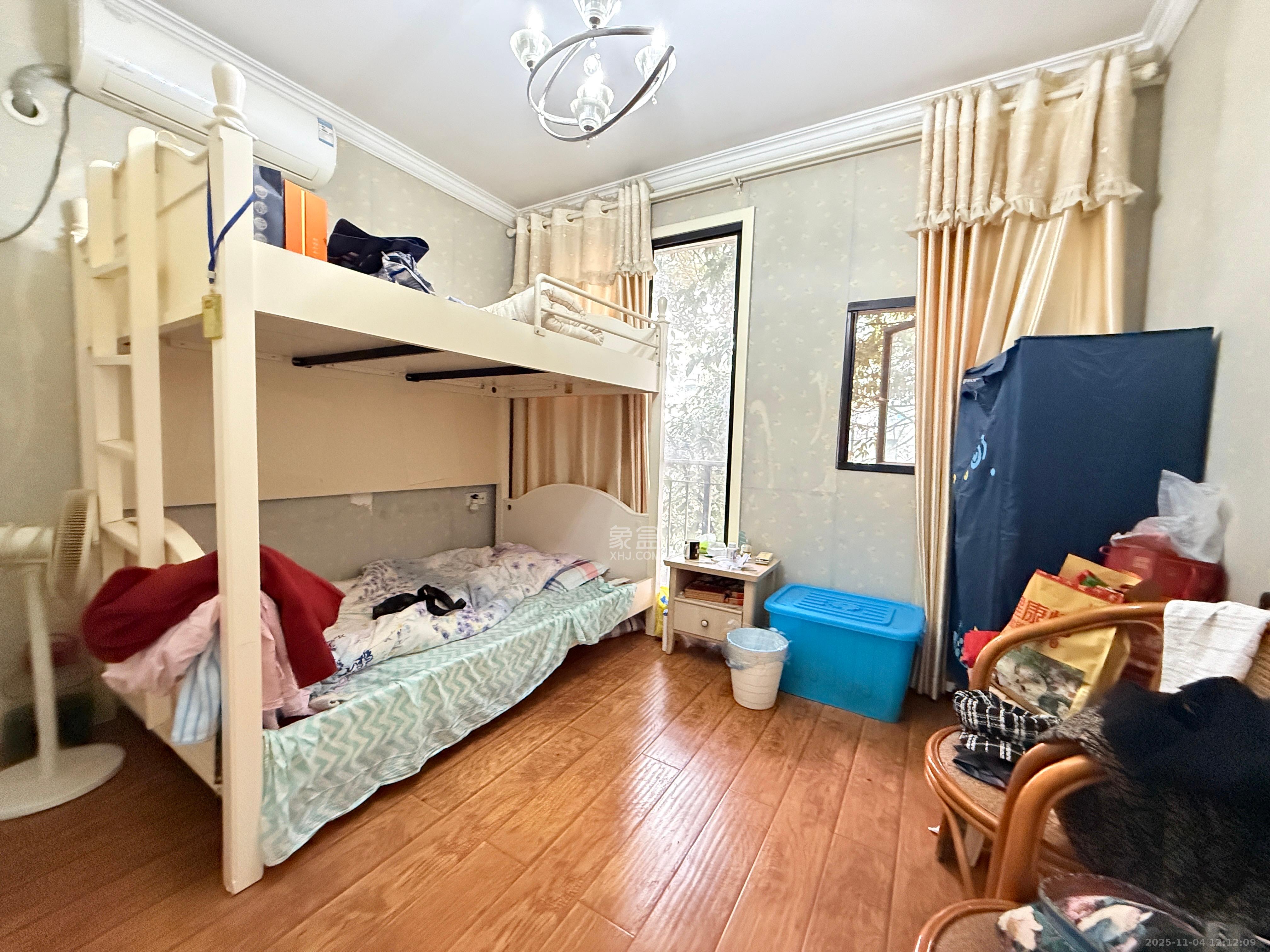 西街花园  3室2厅2卫    4300.0元/月室内图