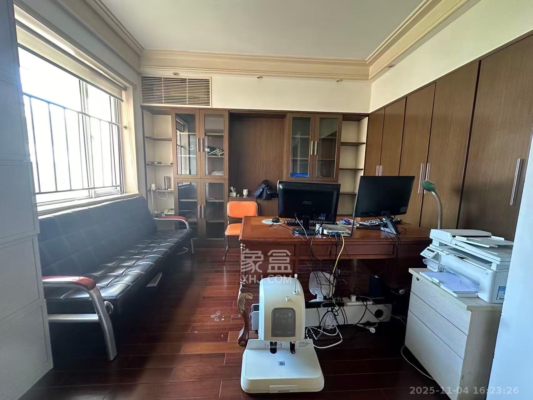 左岸春天  4室2厅2卫    3500.0元/月室内图