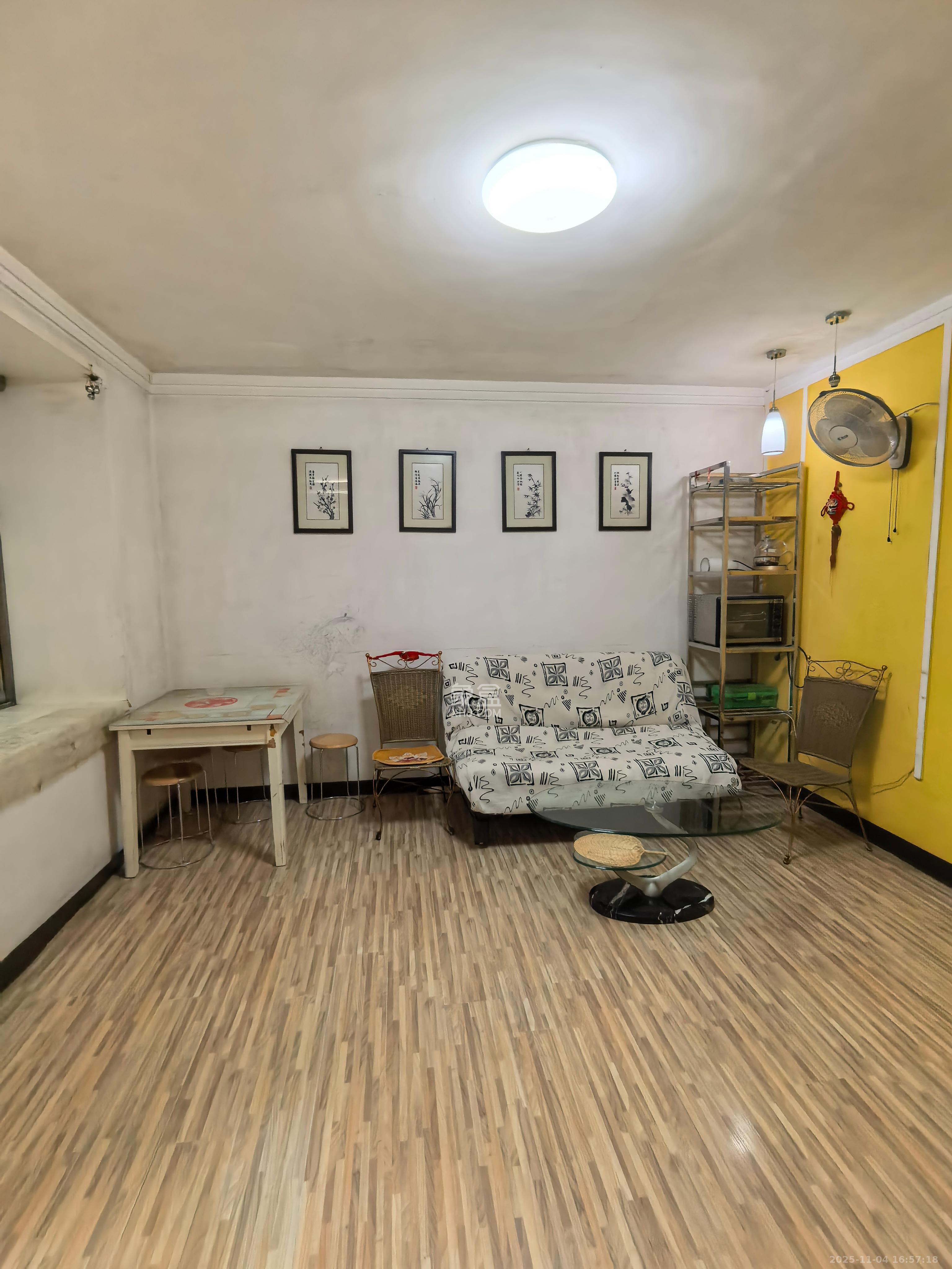 国立投资公司宿舍  2室1厅1卫    1800.0元/月室内图