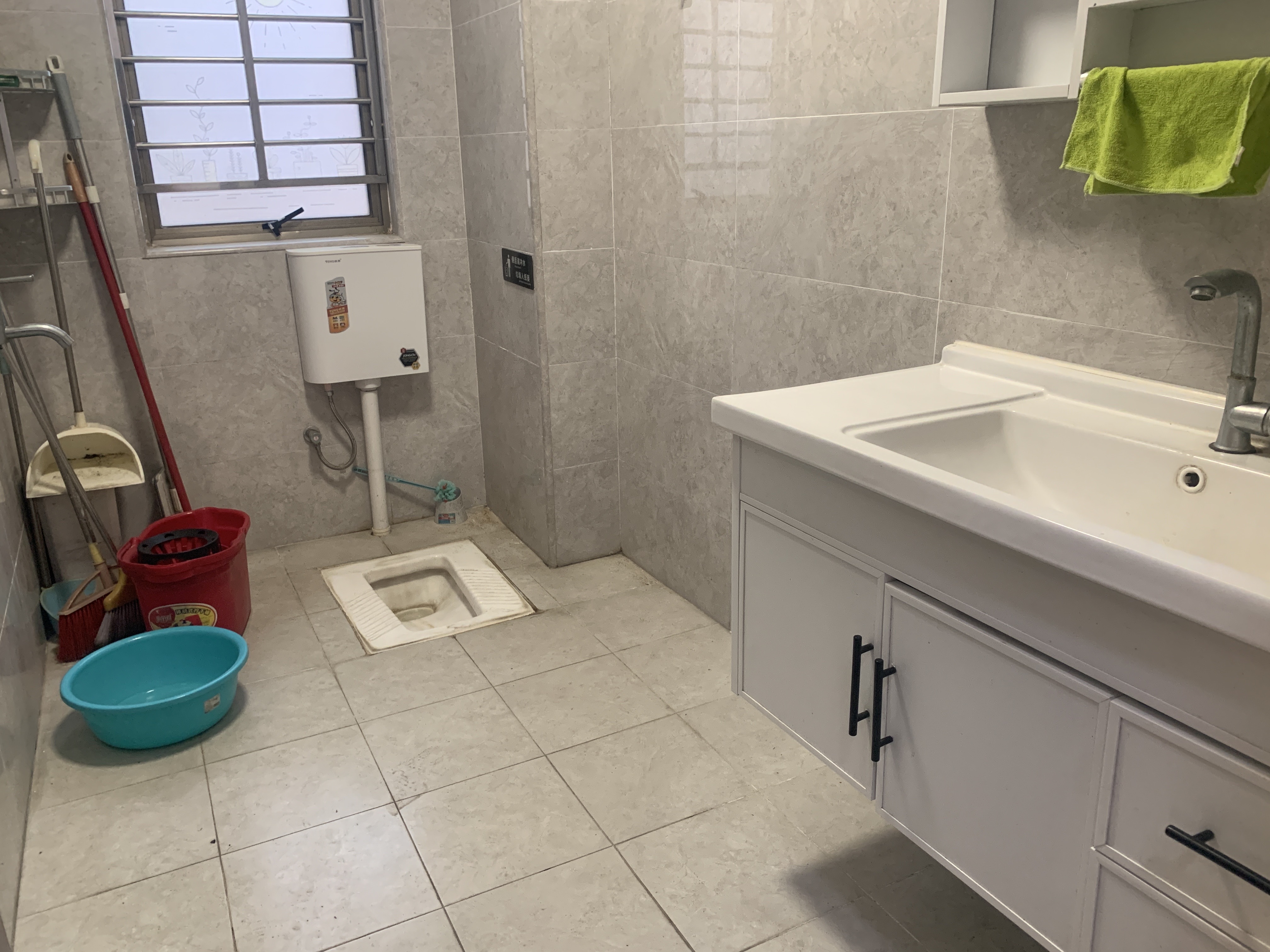 润龙花园  3室2厅2卫    3800.0元/月室内图