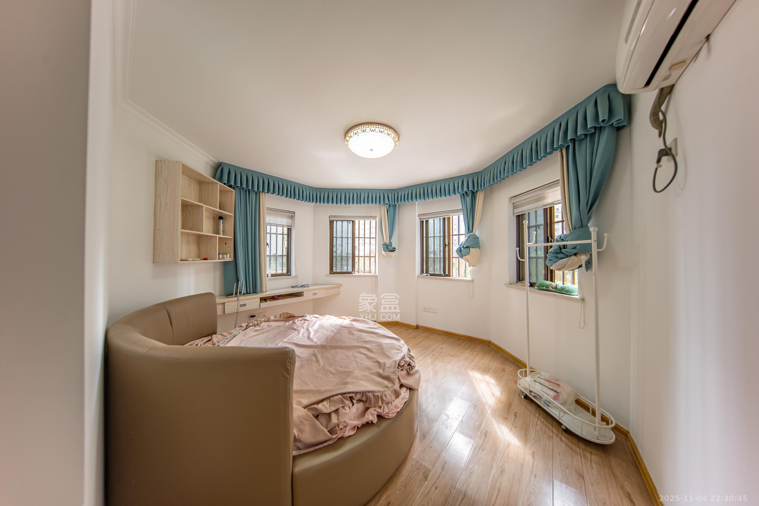 江山帝景哈佛  3室2厅2卫    106.0万卧室