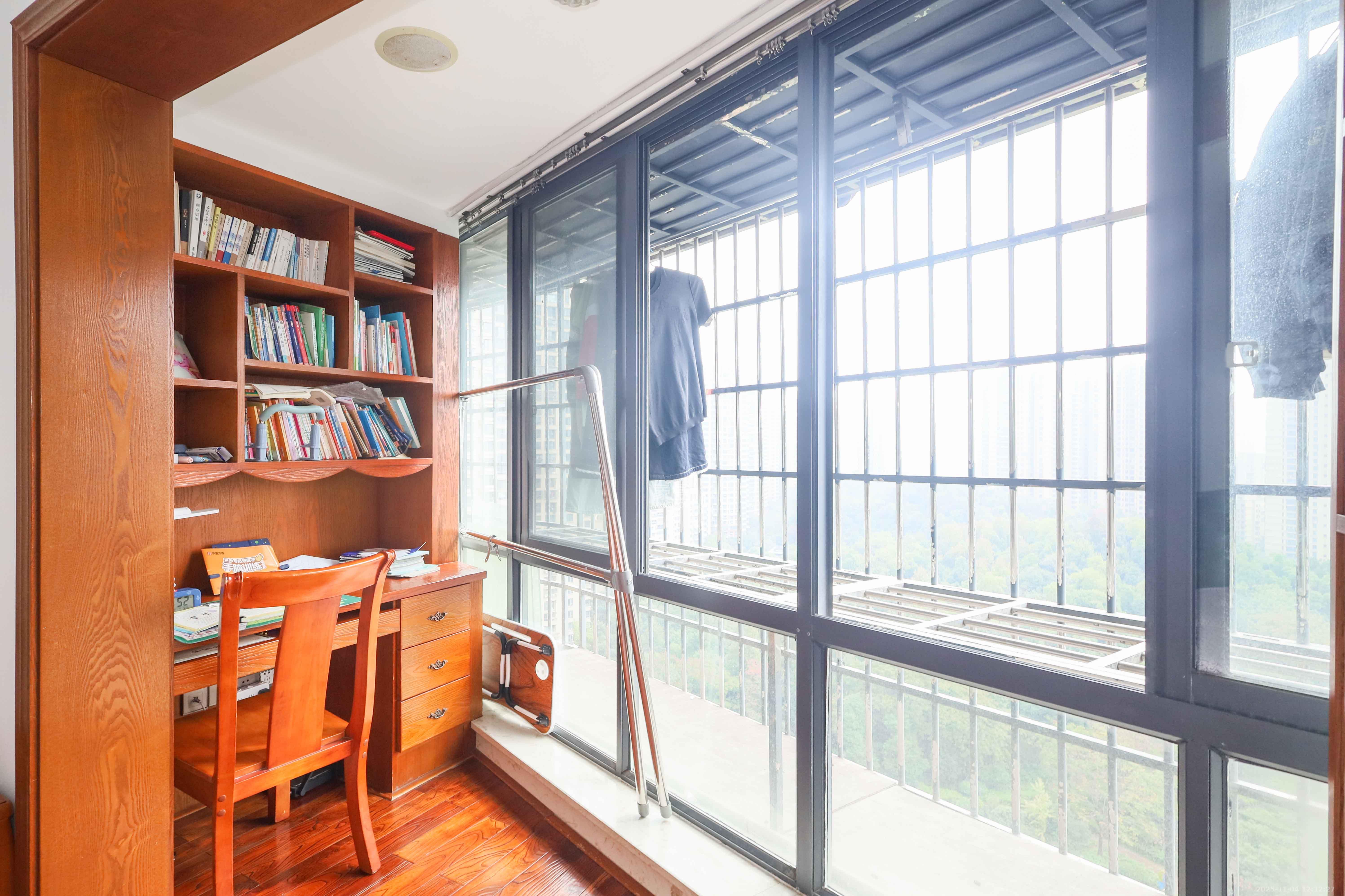 保利麓谷林语C区  3室2厅1卫    89.0万阳台