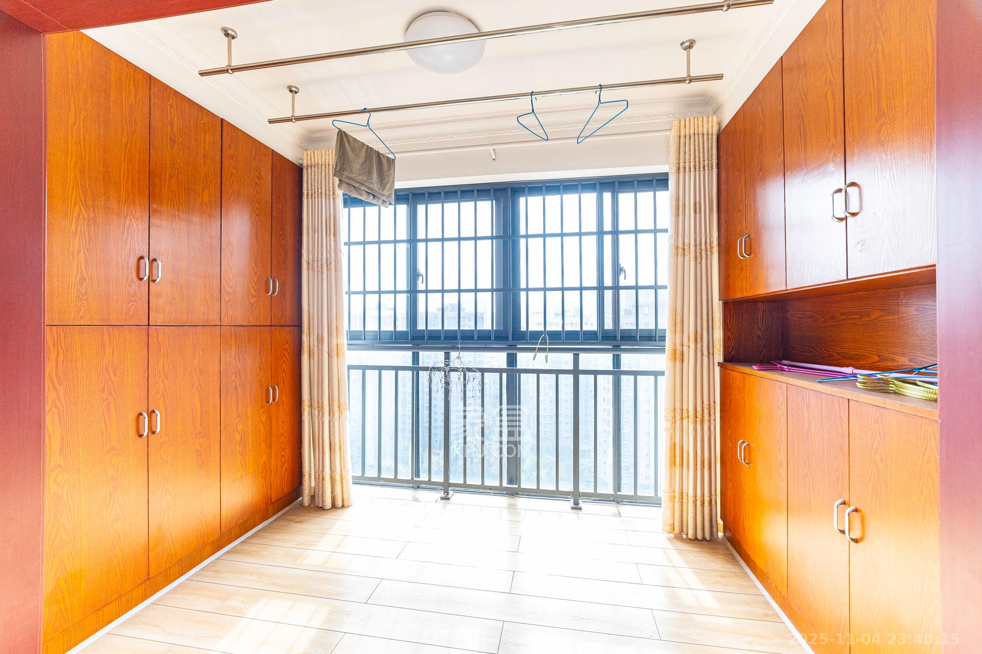 丰源国际 2室1厅1卫 56.0万 丰源国际 2室1厅1卫 56.0万阳台