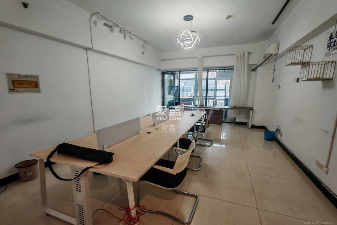 奥克斯广场 1室1厅1卫 1600.0元/月 奥克斯广场 1室1厅1卫 1600.0元/月室内图