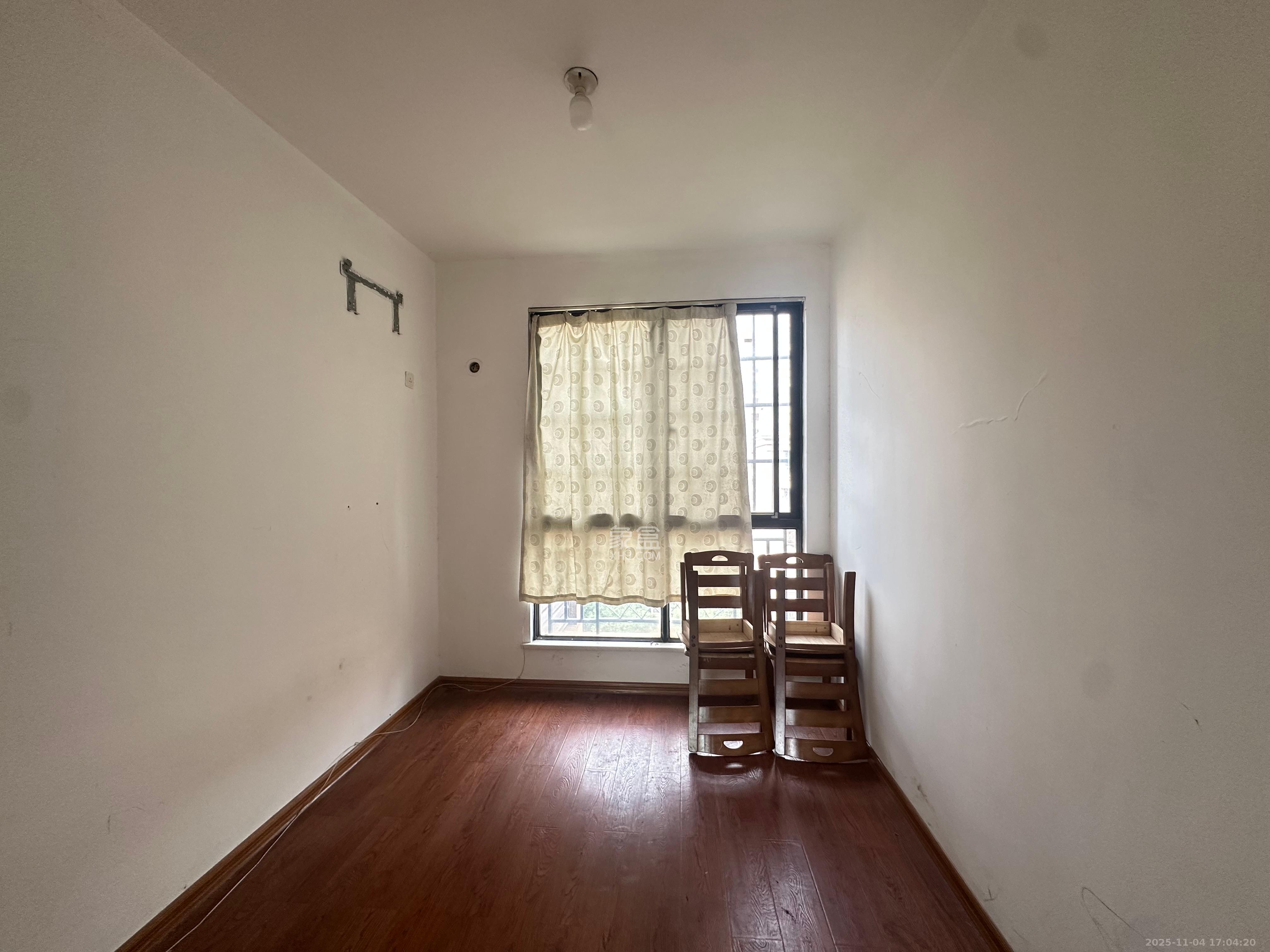 华润凤凰城一期  3室2厅1卫    1500.0元/月室内图