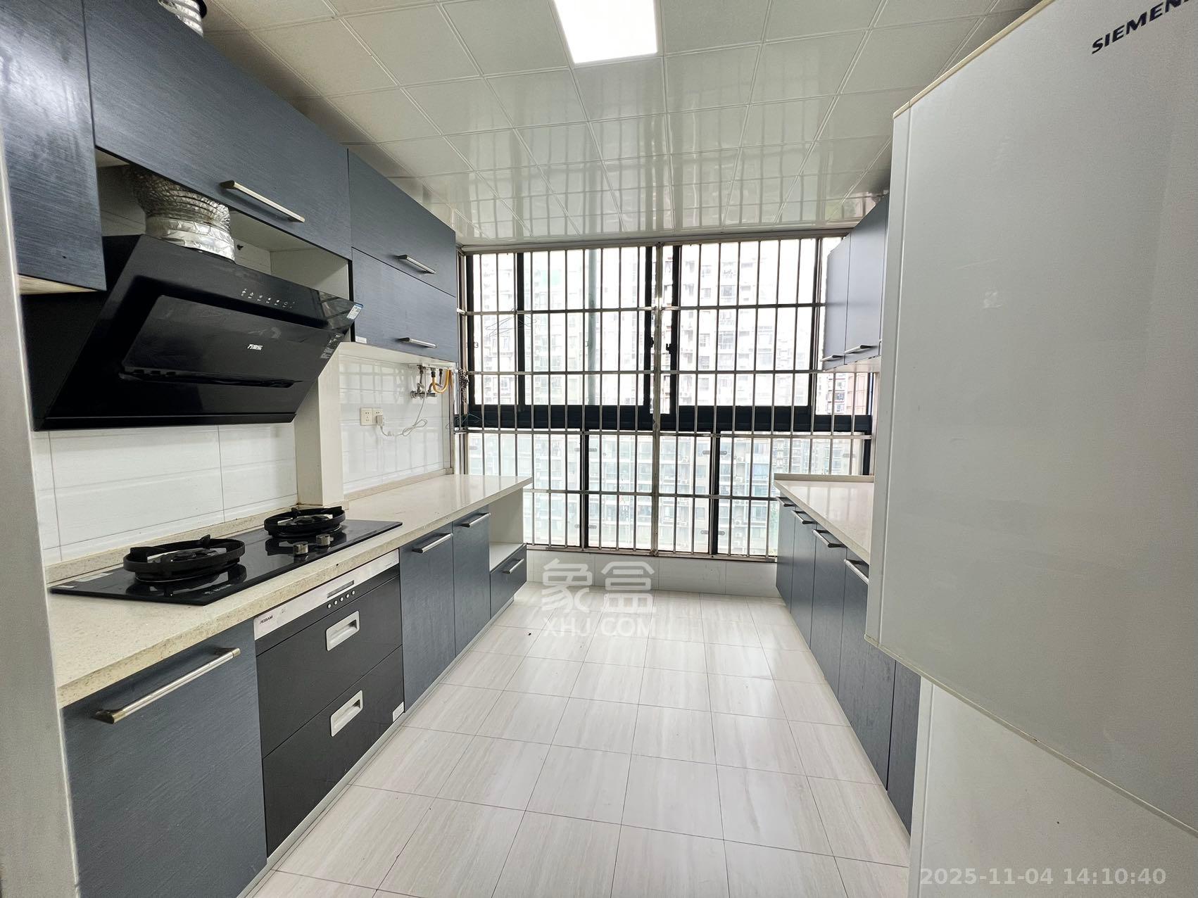 湘江世纪城咏江苑  3室2厅2卫    2400.0元/月室内图