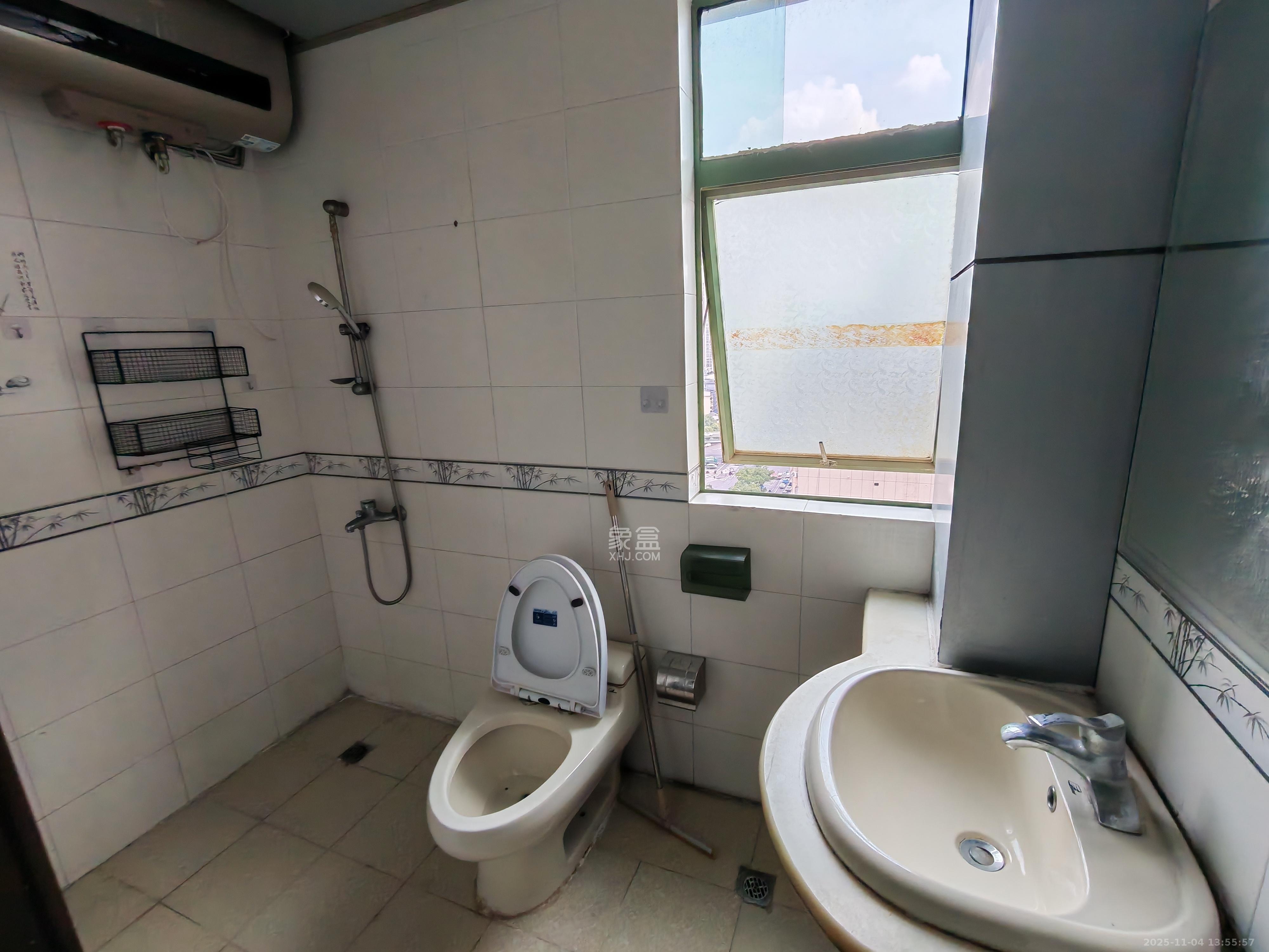 佳逸豪园  3室2厅2卫    3000.0元/月室内图