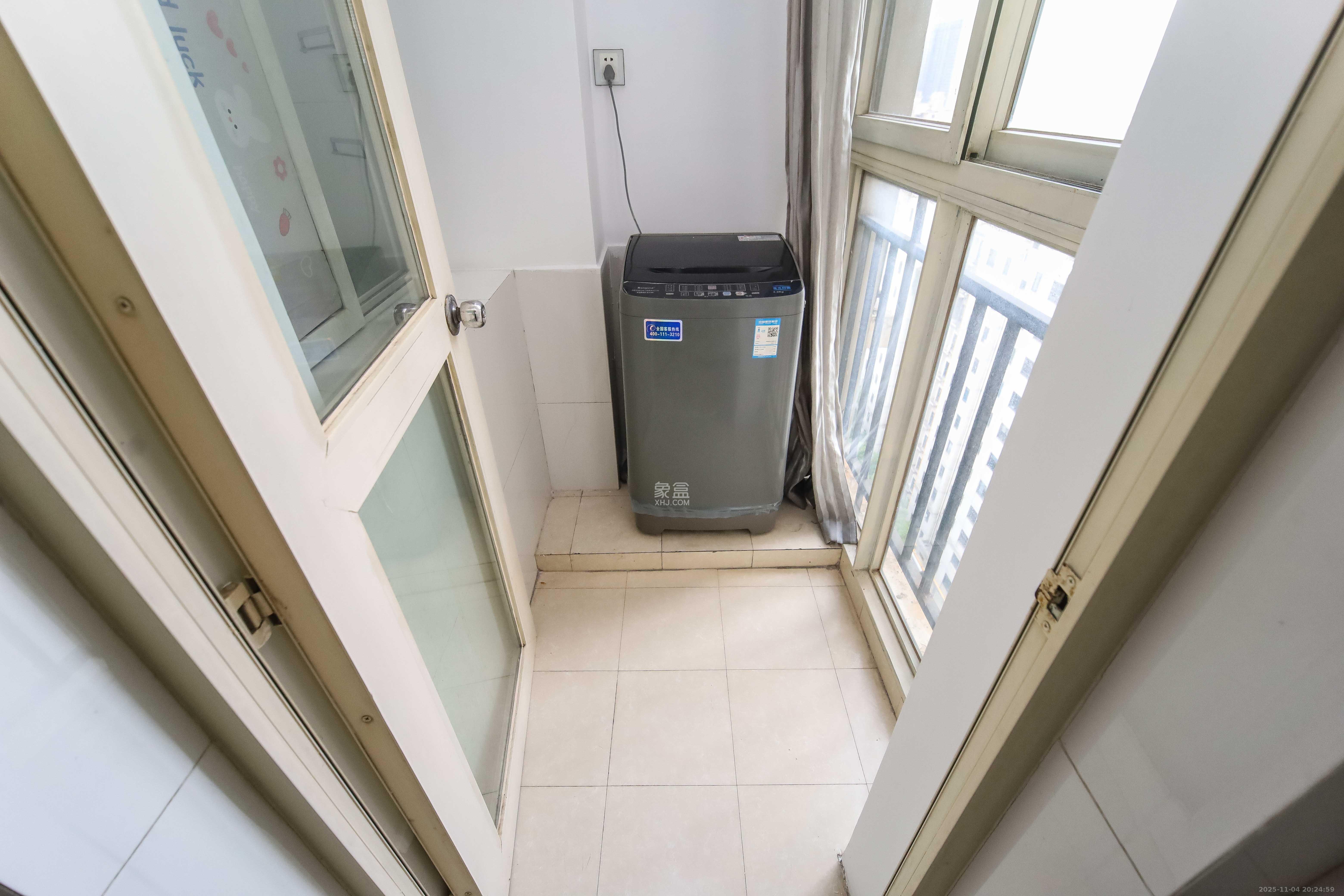 浏阳河畔家园  3室2厅1卫    94.0万阳台