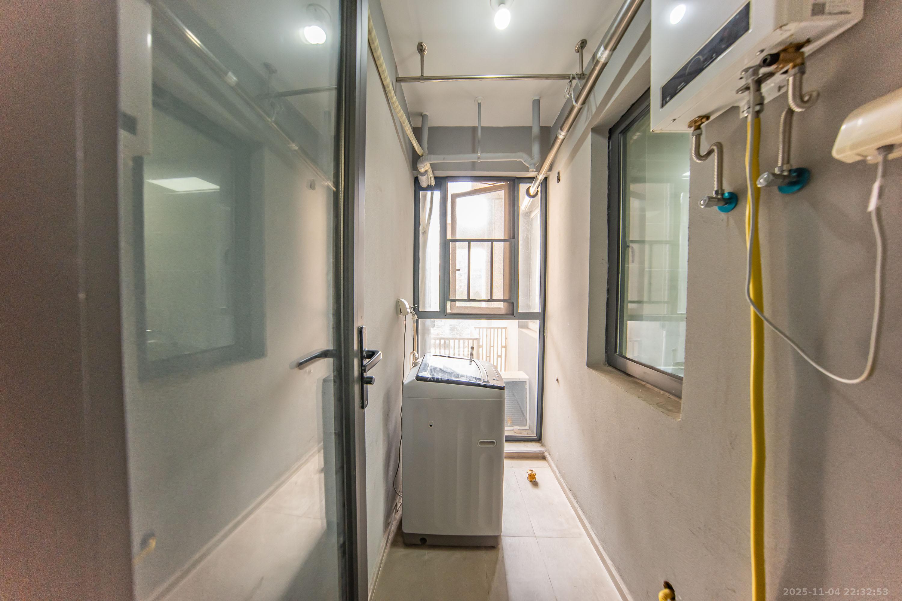 阳光100一期、四五期 2室2厅1卫 85.0万 阳光100一期、四五期 2室2厅1卫 85.0万阳台