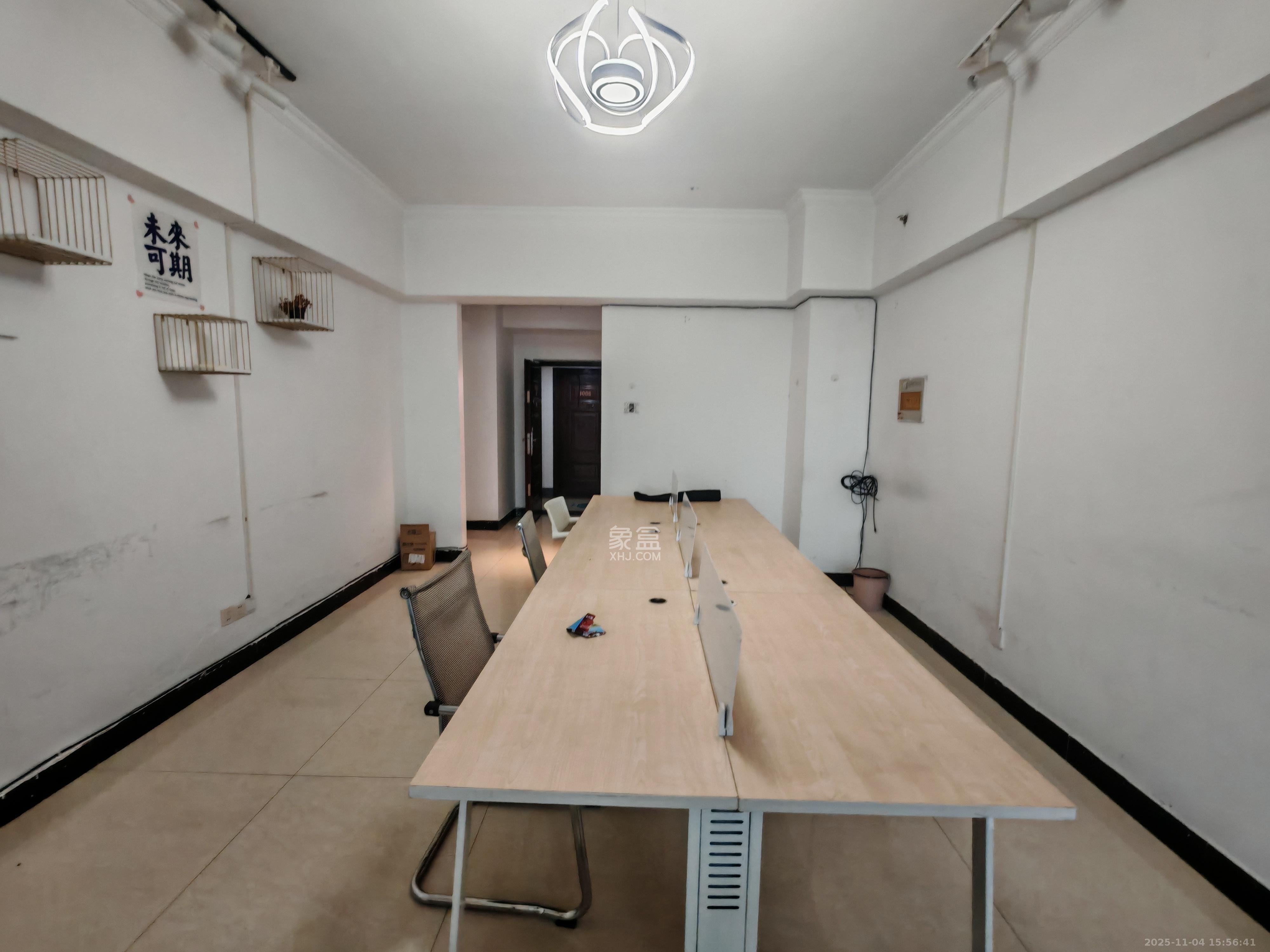 奥克斯广场  1室1厅1卫    1600.0元/月室内图1