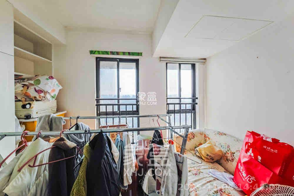 海拔东方  3室1厅1卫    2000.0元/月室内图