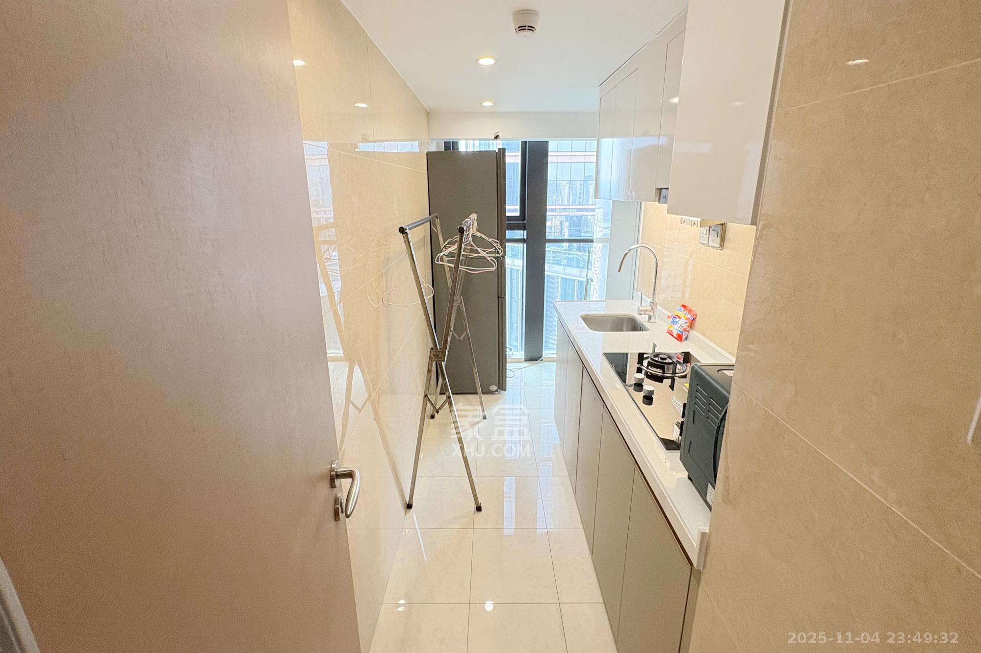 华远云玺公寓  4室2厅2卫    200.0万厨房