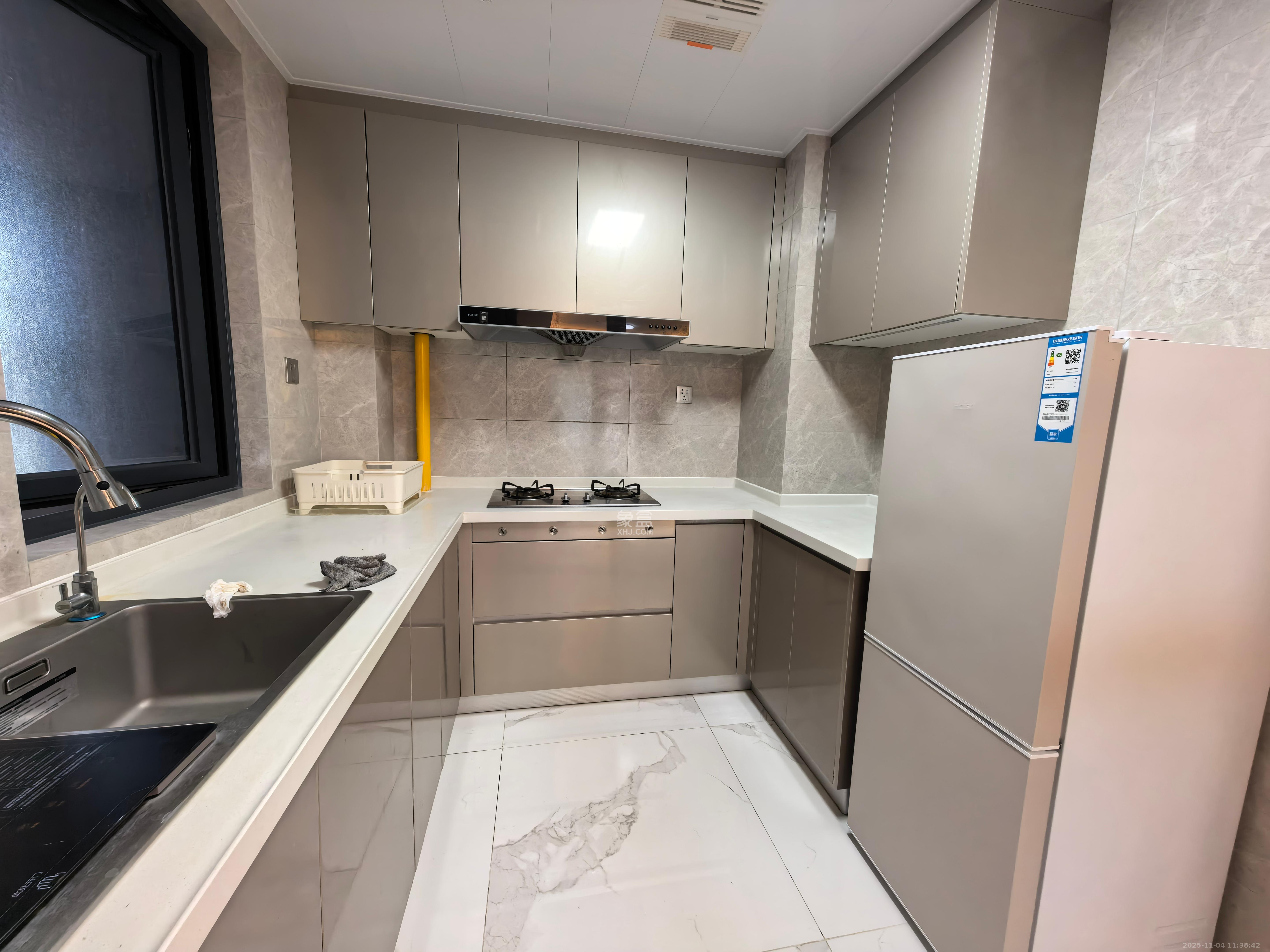 中海麓山境南区 3室2厅2卫 3000.0元/月 中海麓山境南区 3室2厅2卫 3000.0元/月室内图