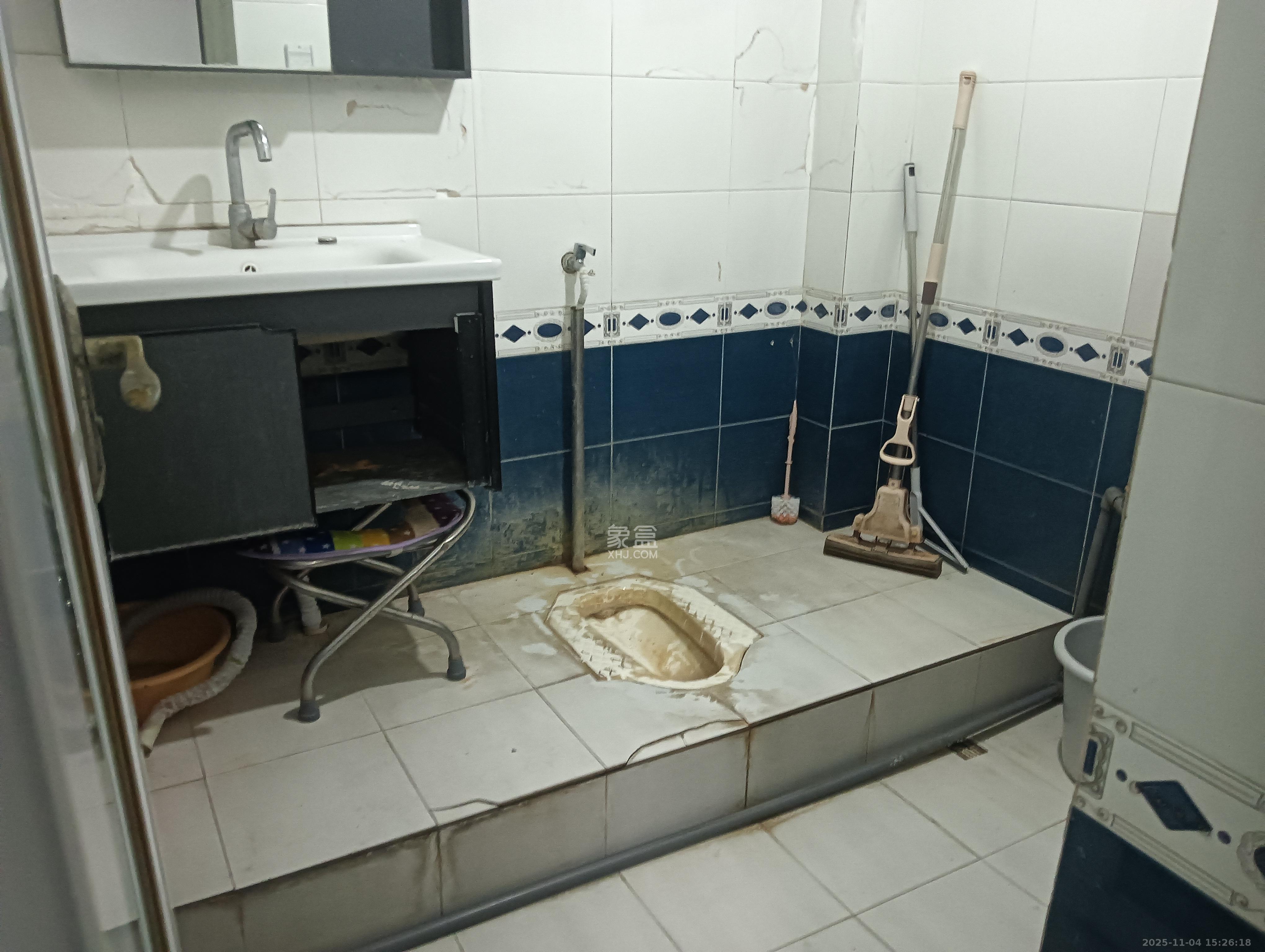 坡子街综合楼  3室1厅1卫    2800.0元/月室内图