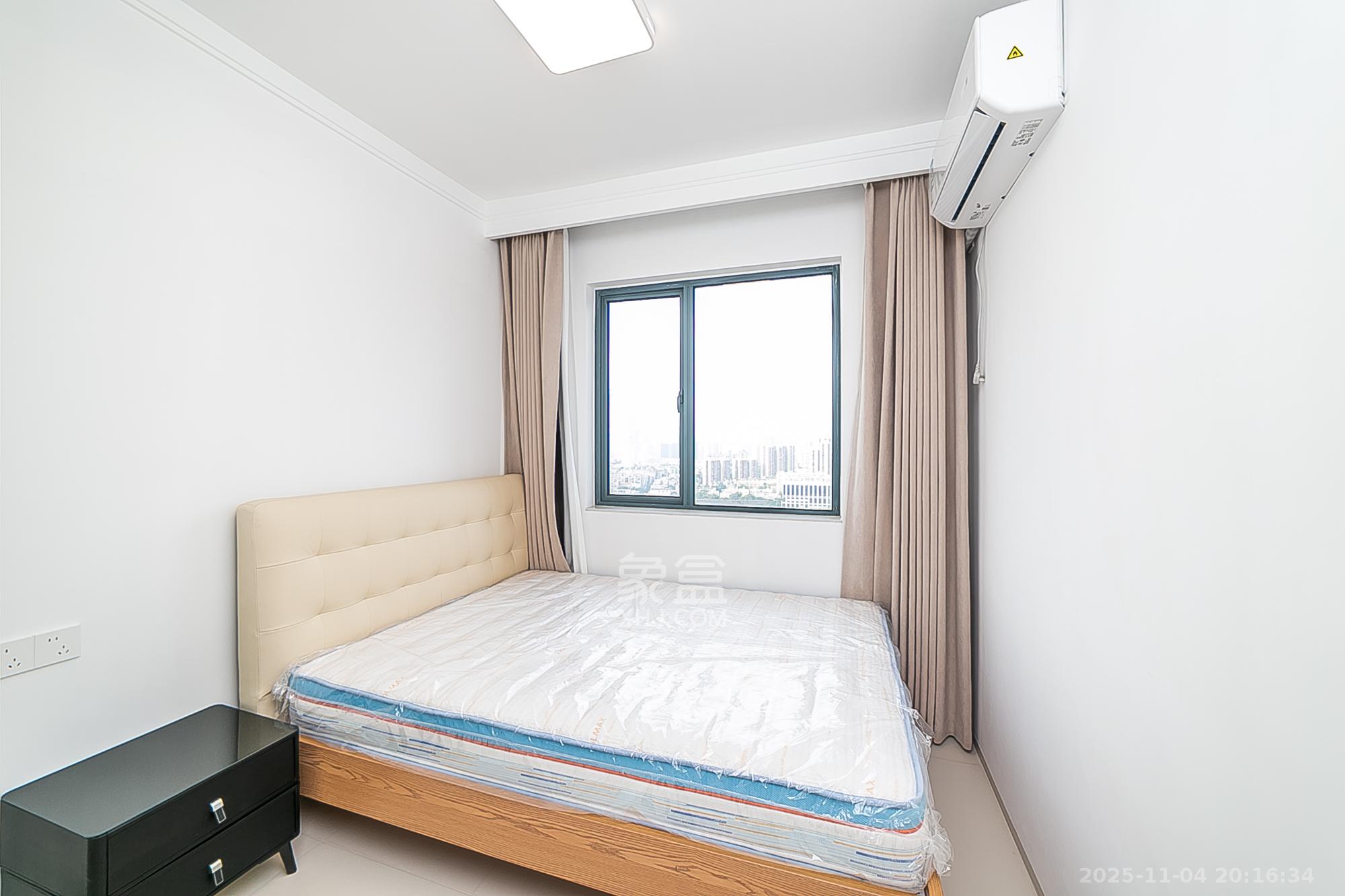 荣盛花语书苑  3室2厅1卫    150.0万卧室