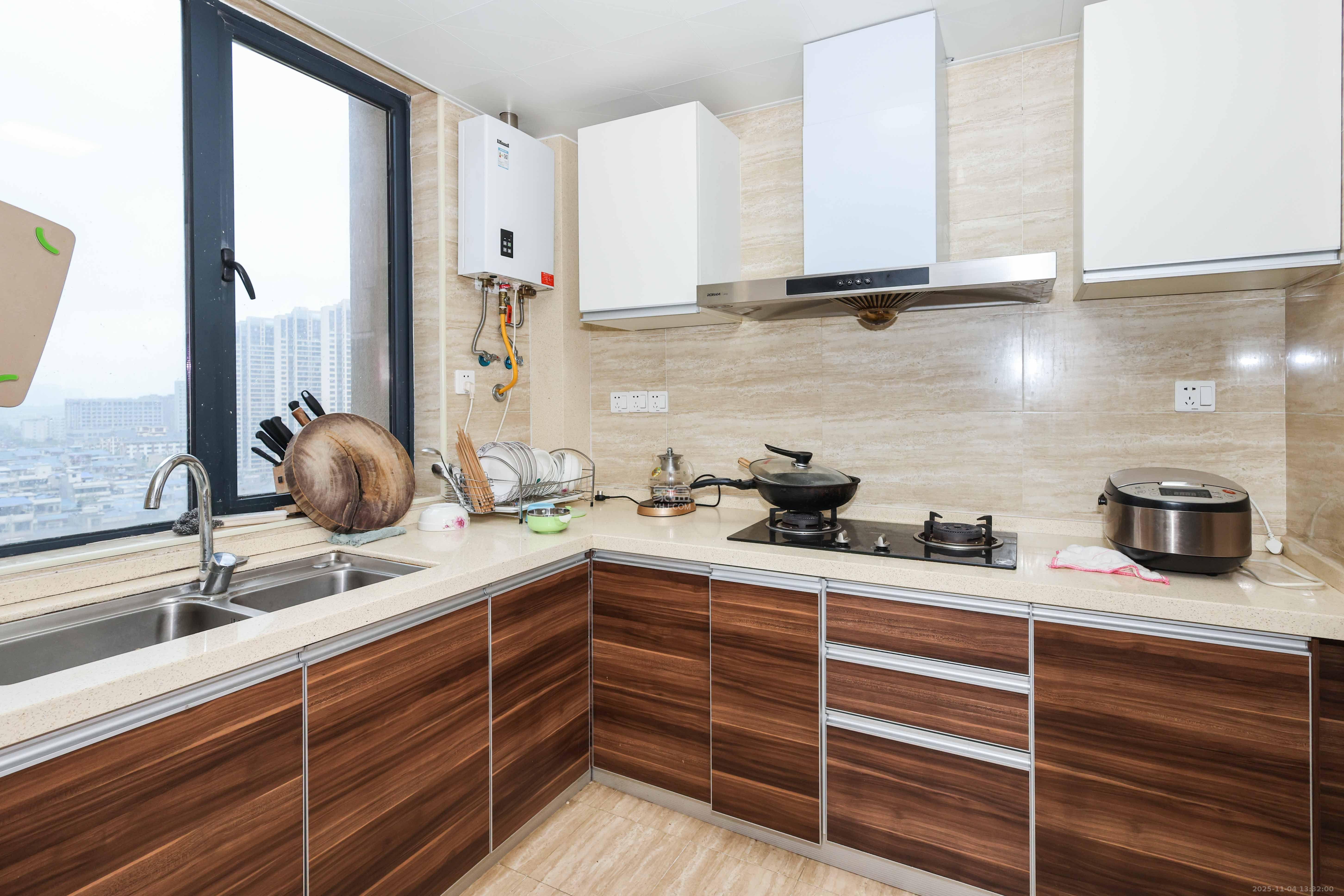 中建梅溪湖中心  4室2厅2卫    4000.0元/月室内图