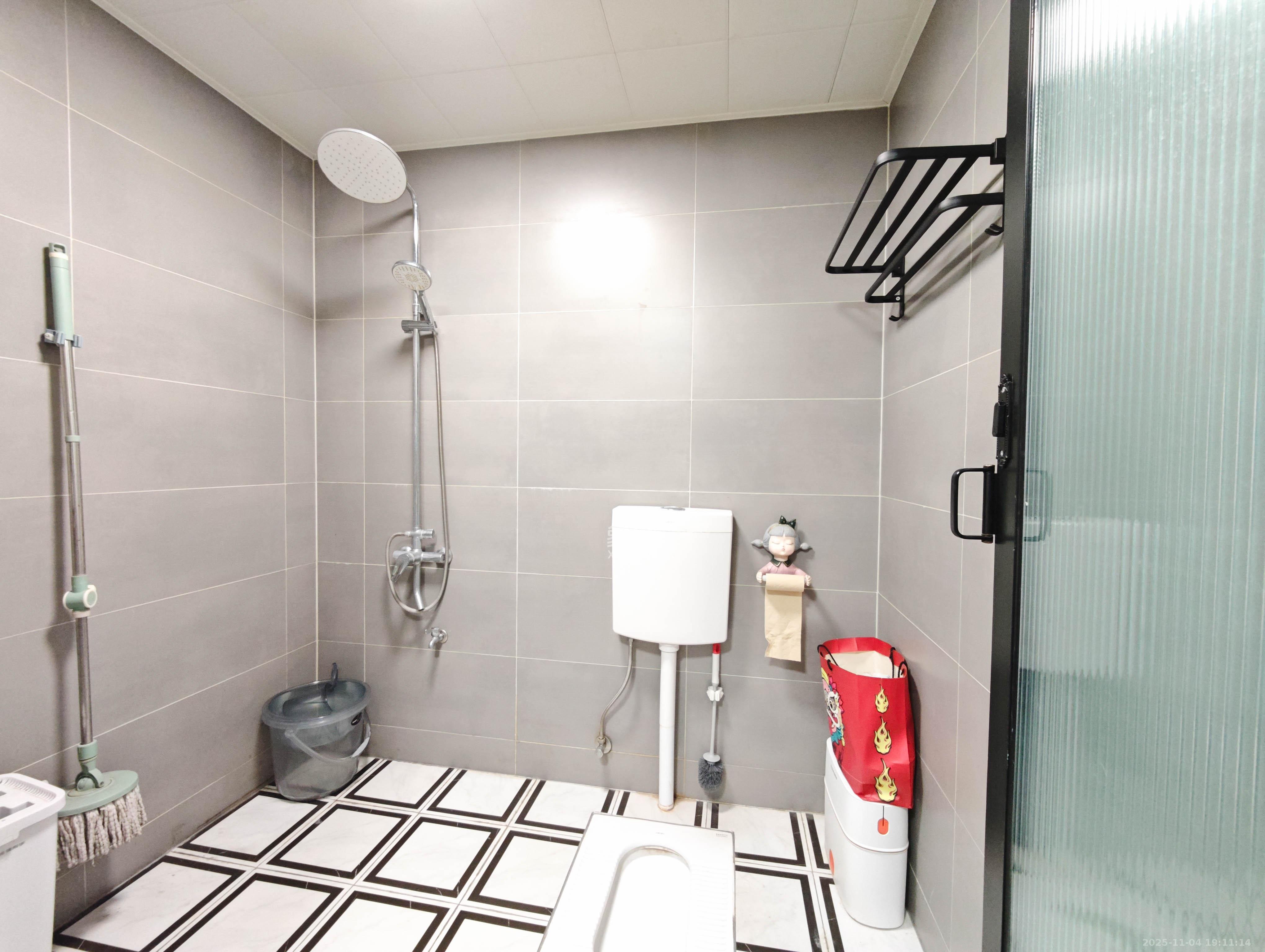 保利城(中航城国际社区、郡原美村) 4室2厅2卫 160.0万 保利城(中航城国际社区、郡原美村) 4室2厅2卫 160.0万卫生间