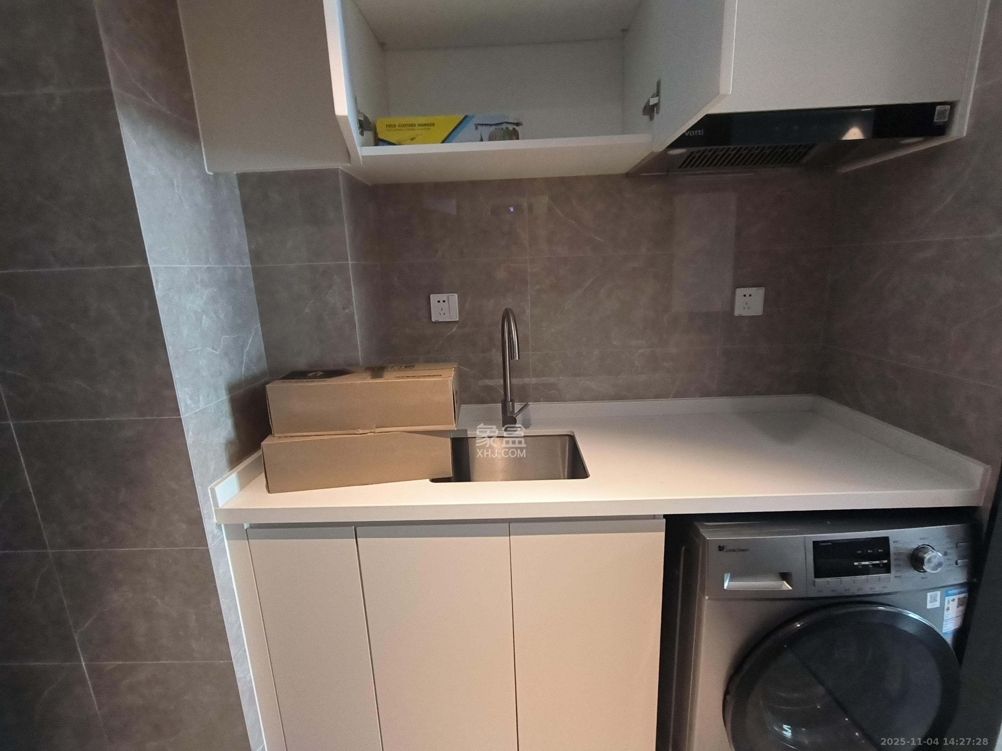 华润置地中心 1室1厅1卫 2100.0元/月 华润置地中心 1室1厅1卫 2100.0元/月室内图