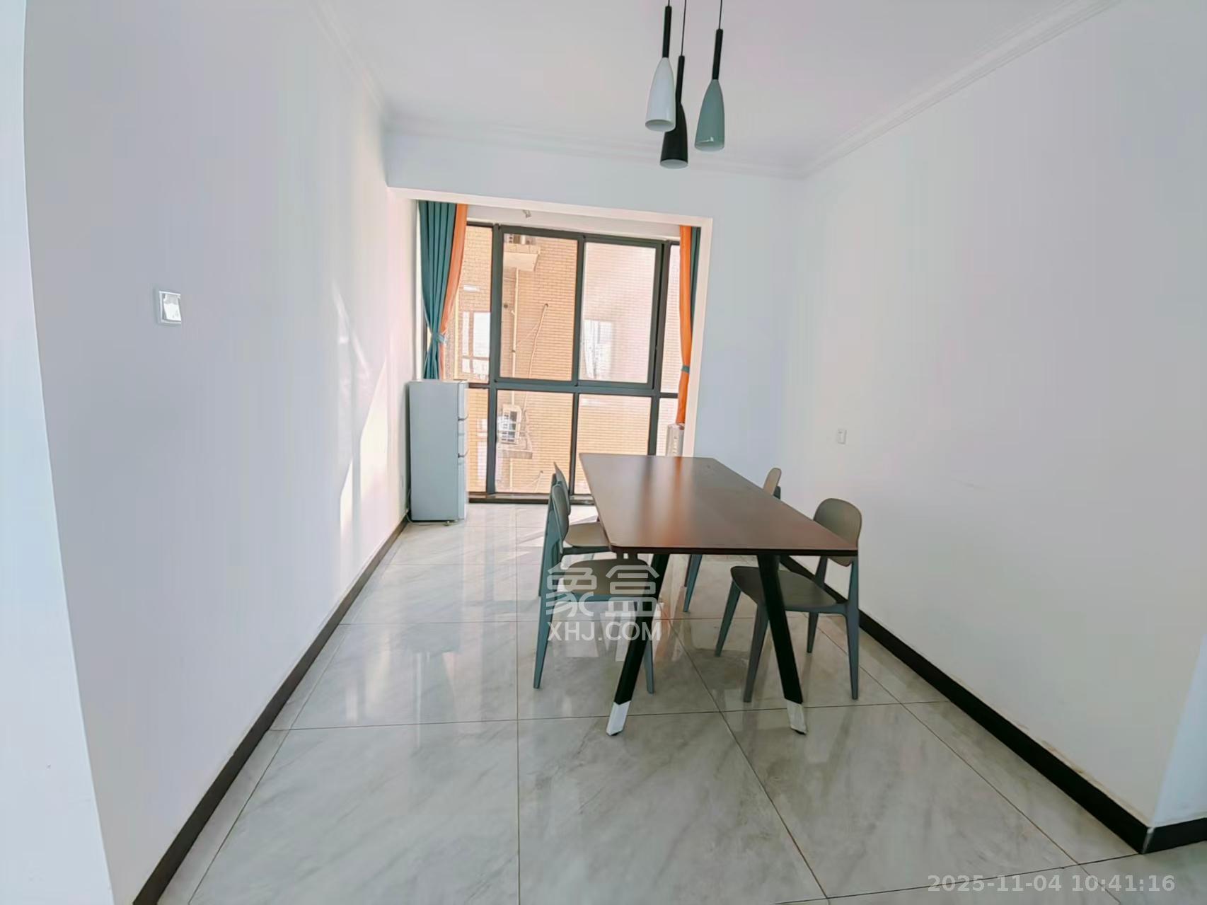 荣升家园(湘江熙岸) 3室2厅2卫 2700.0元/月 荣升家园(湘江熙岸) 3室2厅2卫 2700.0元/月室内图