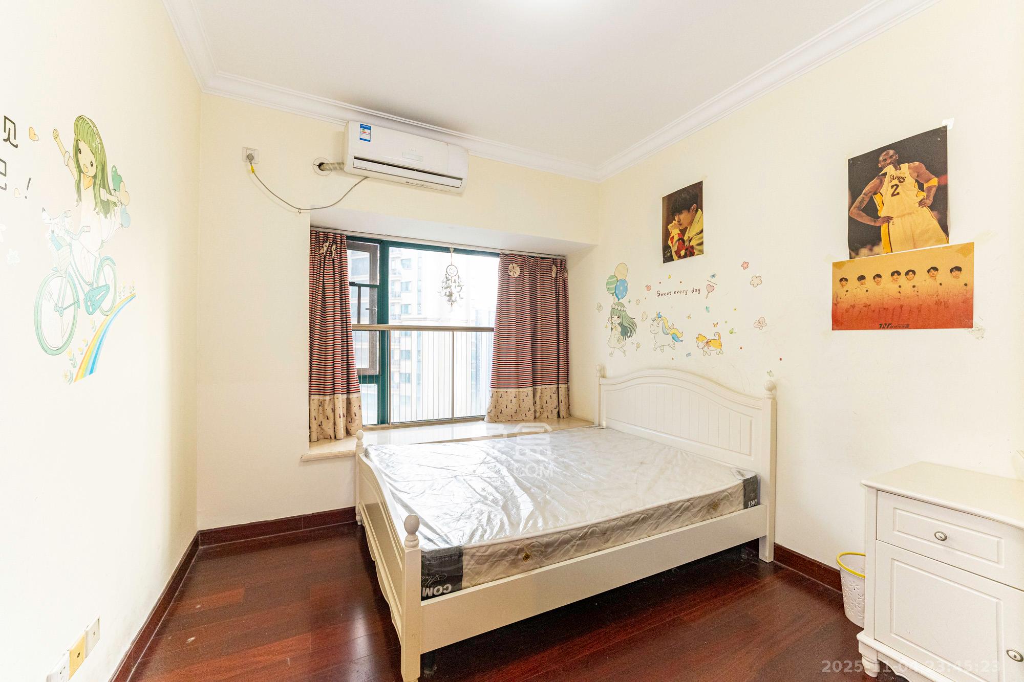 恒大翡翠华庭 3室2厅2卫 92.8万 恒大翡翠华庭 3室2厅2卫 92.8万卧室