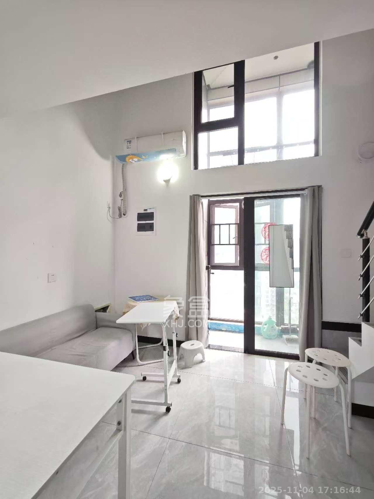 万科金色梦想B区  1室1厅1卫    1700.0元/月室内图