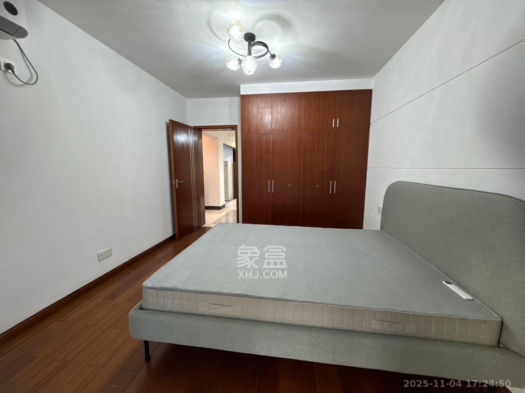 华丽家族  2室2厅1卫    1700.0元/月室内图