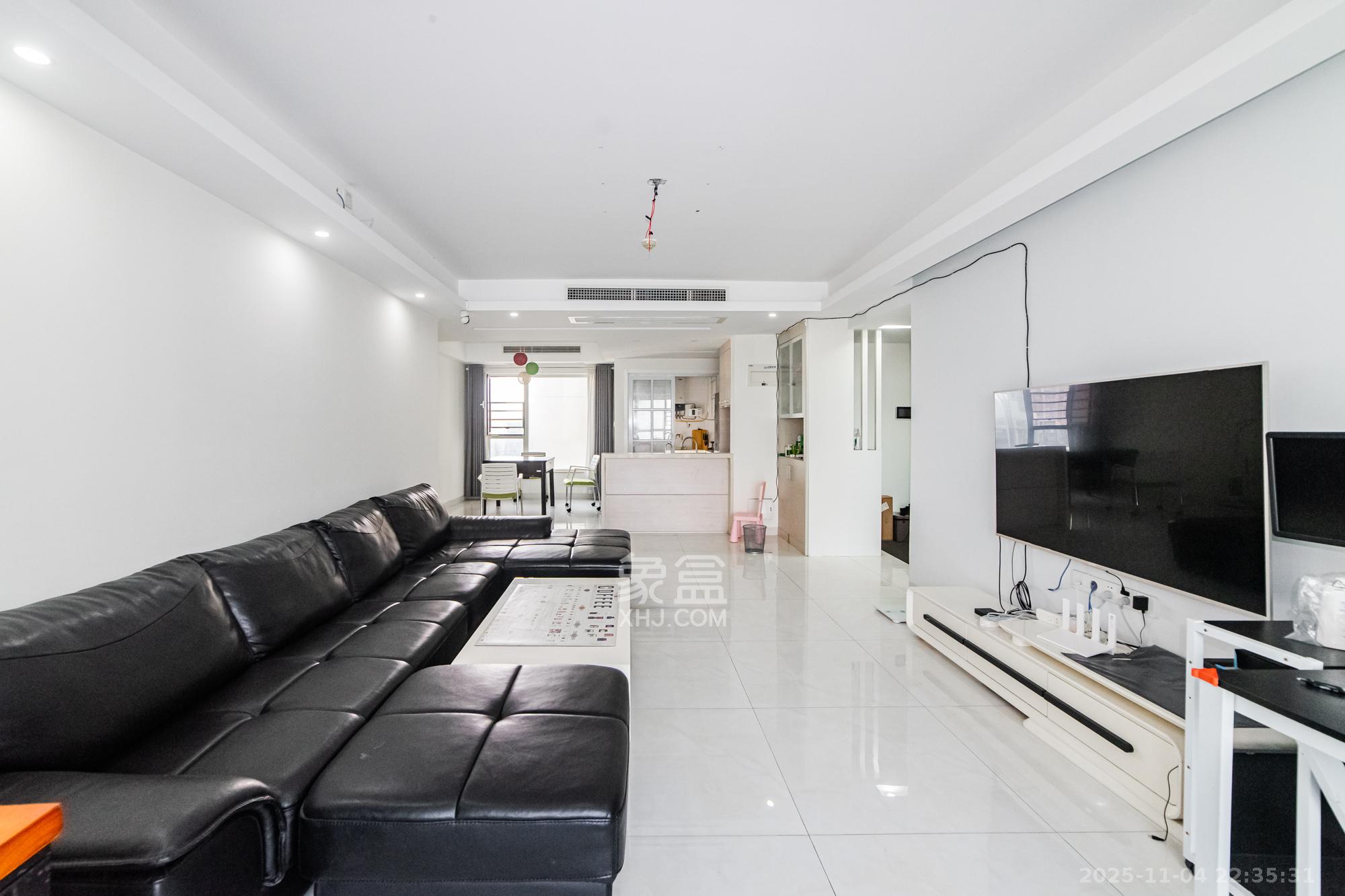 北辰三角洲D2区  4室2厅1卫    185.0万客厅