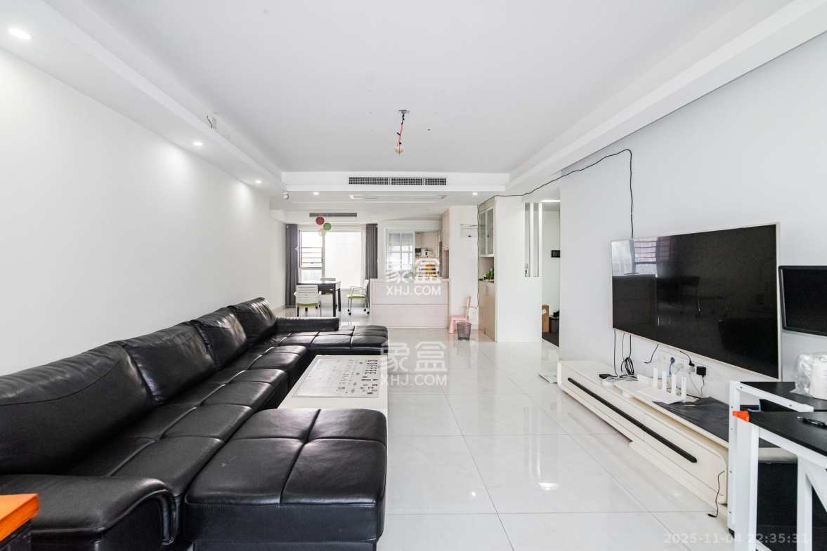 北辰三角洲D2区 4室2厅1卫 185.0万 北辰三角洲D2区 4室2厅1卫 185.0万客厅