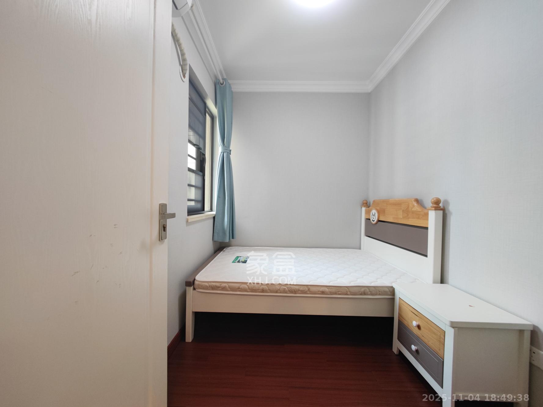 中海珑悦府 4室2厅2卫 120.0万 中海珑悦府 4室2厅2卫 120.0万卧室